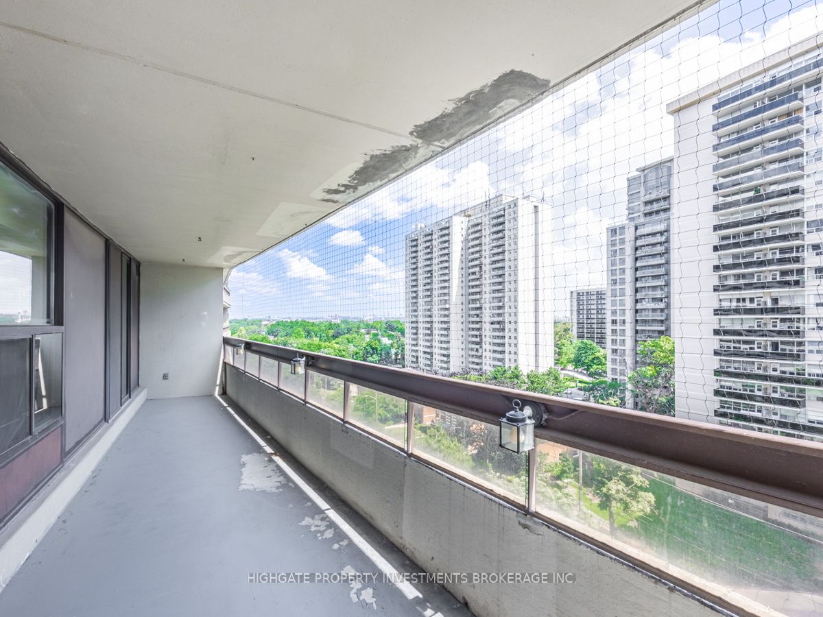 100 Quebec Ave, #901