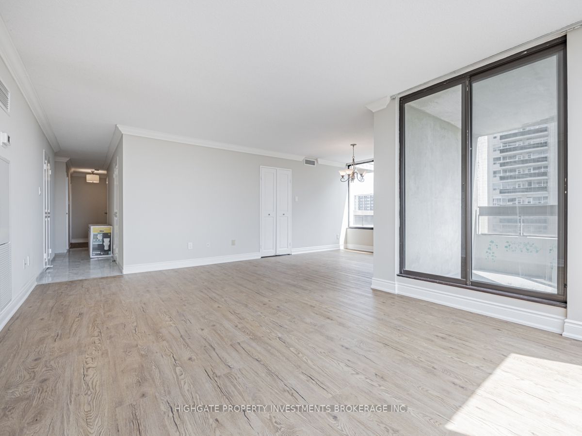 100 Quebec Ave, #901