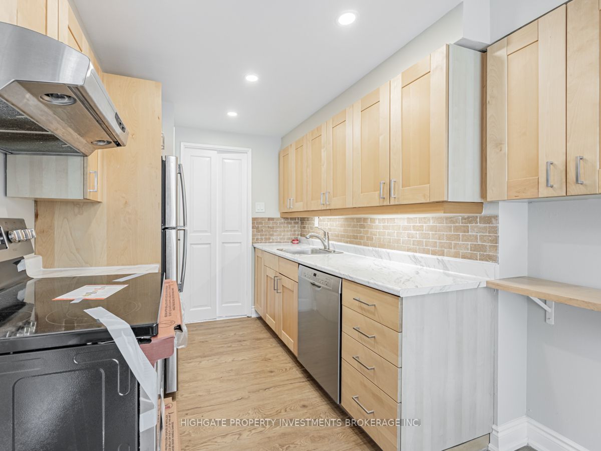 100 Quebec Ave, #901