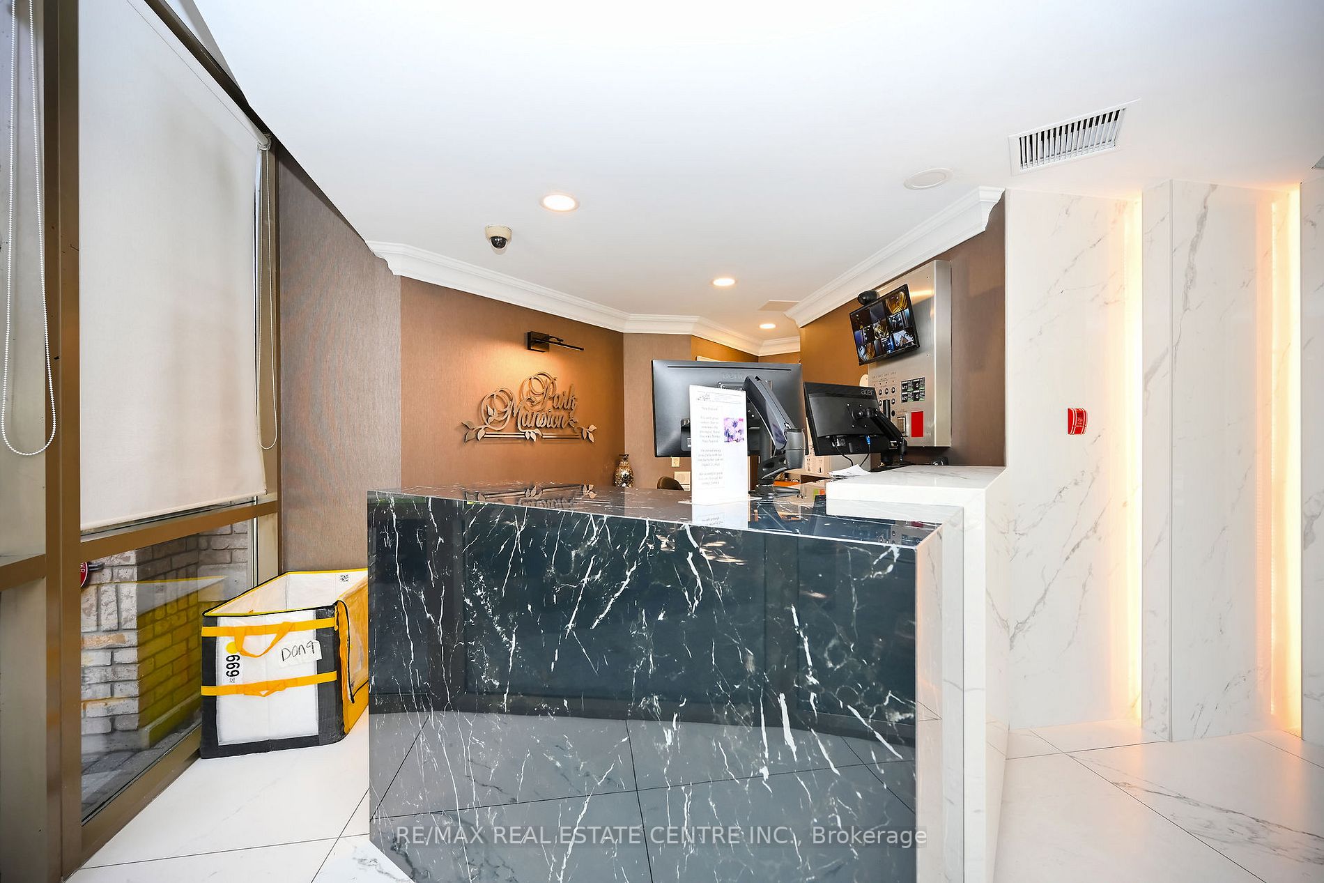 45 Kingsbridge Garden Circ, #1411