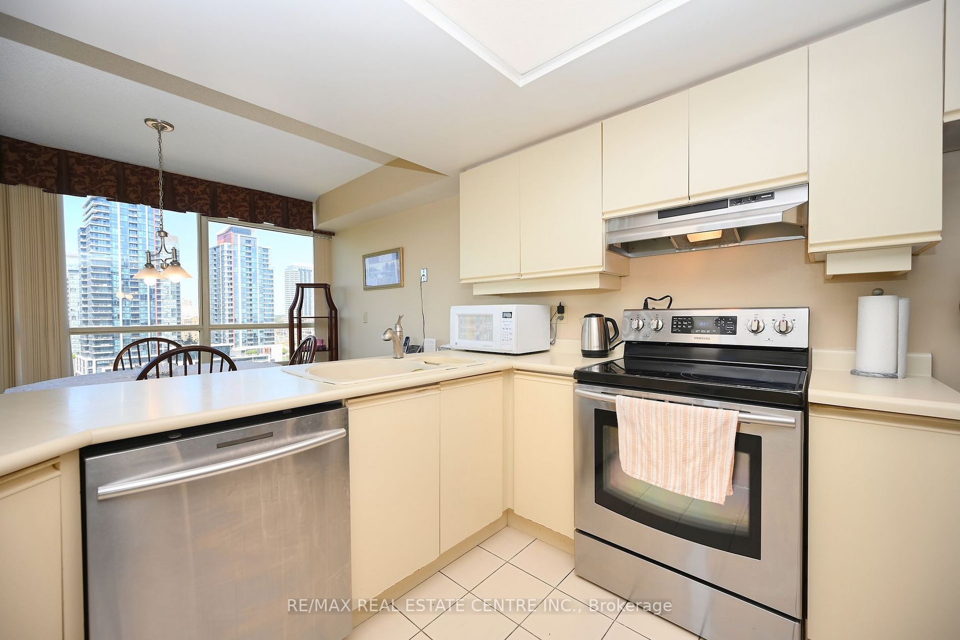 45 Kingsbridge Garden Circ, #1411