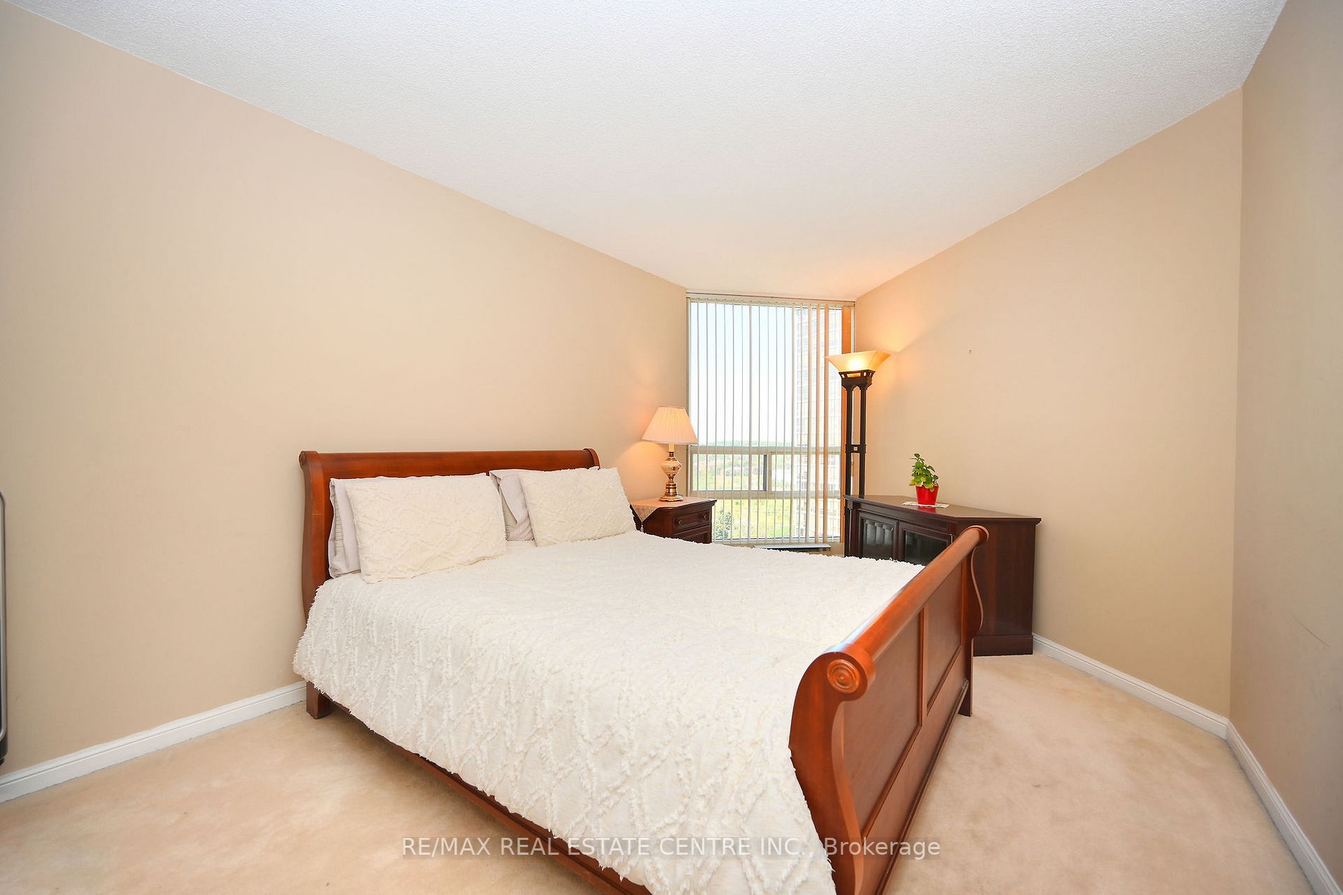 45 Kingsbridge Garden Circ, #1411