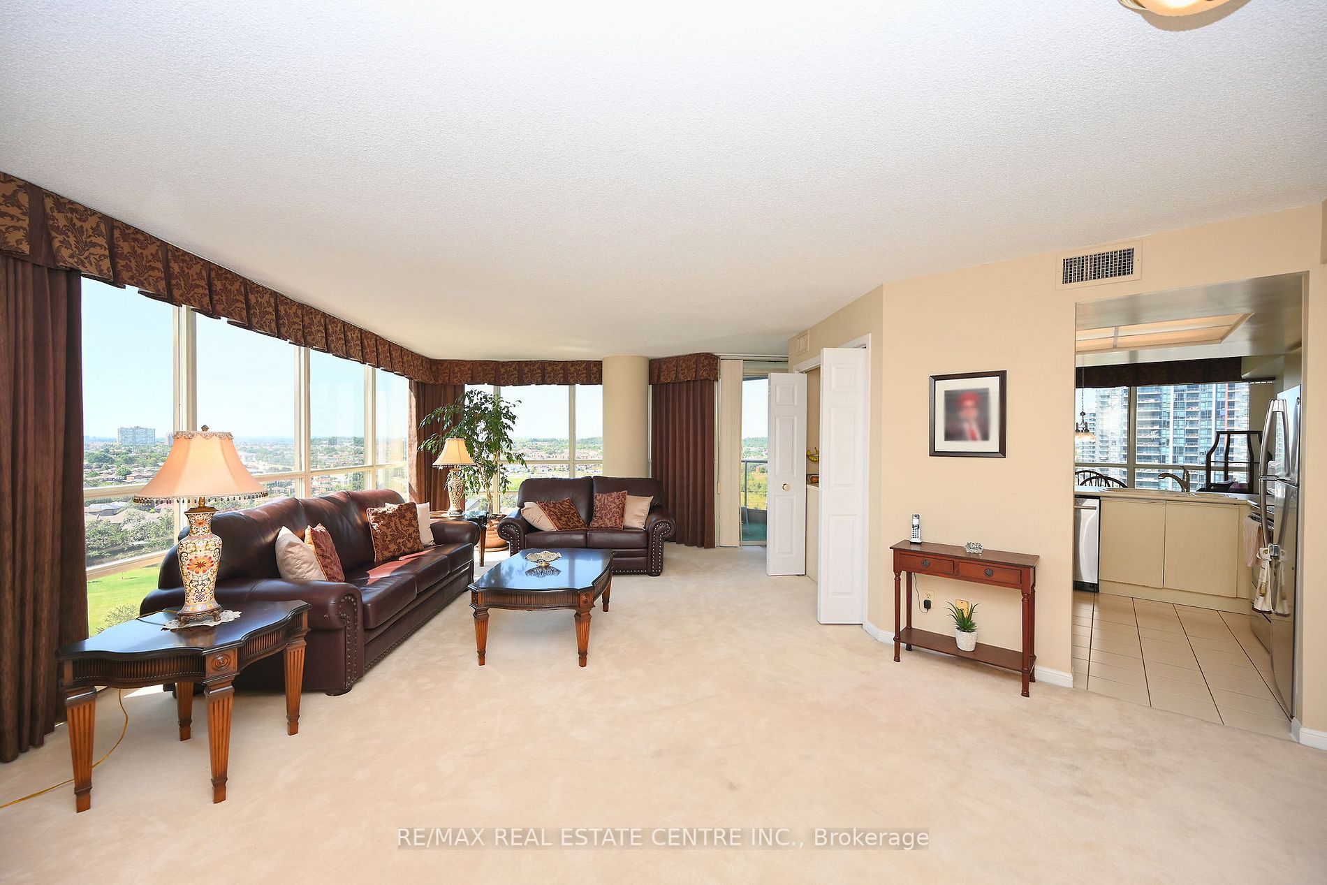 45 Kingsbridge Garden Circ, #1411