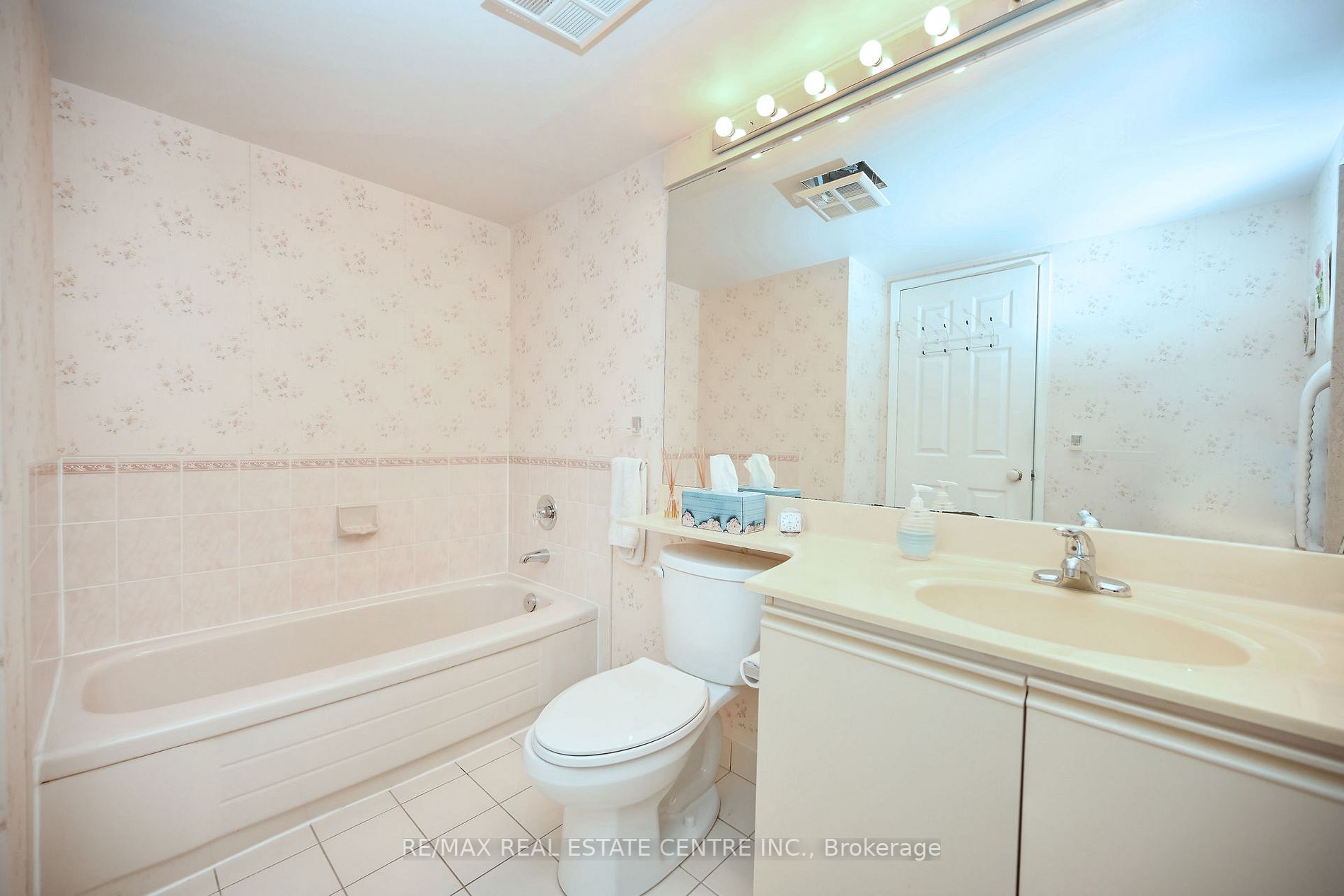 45 Kingsbridge Garden Circ, #1411