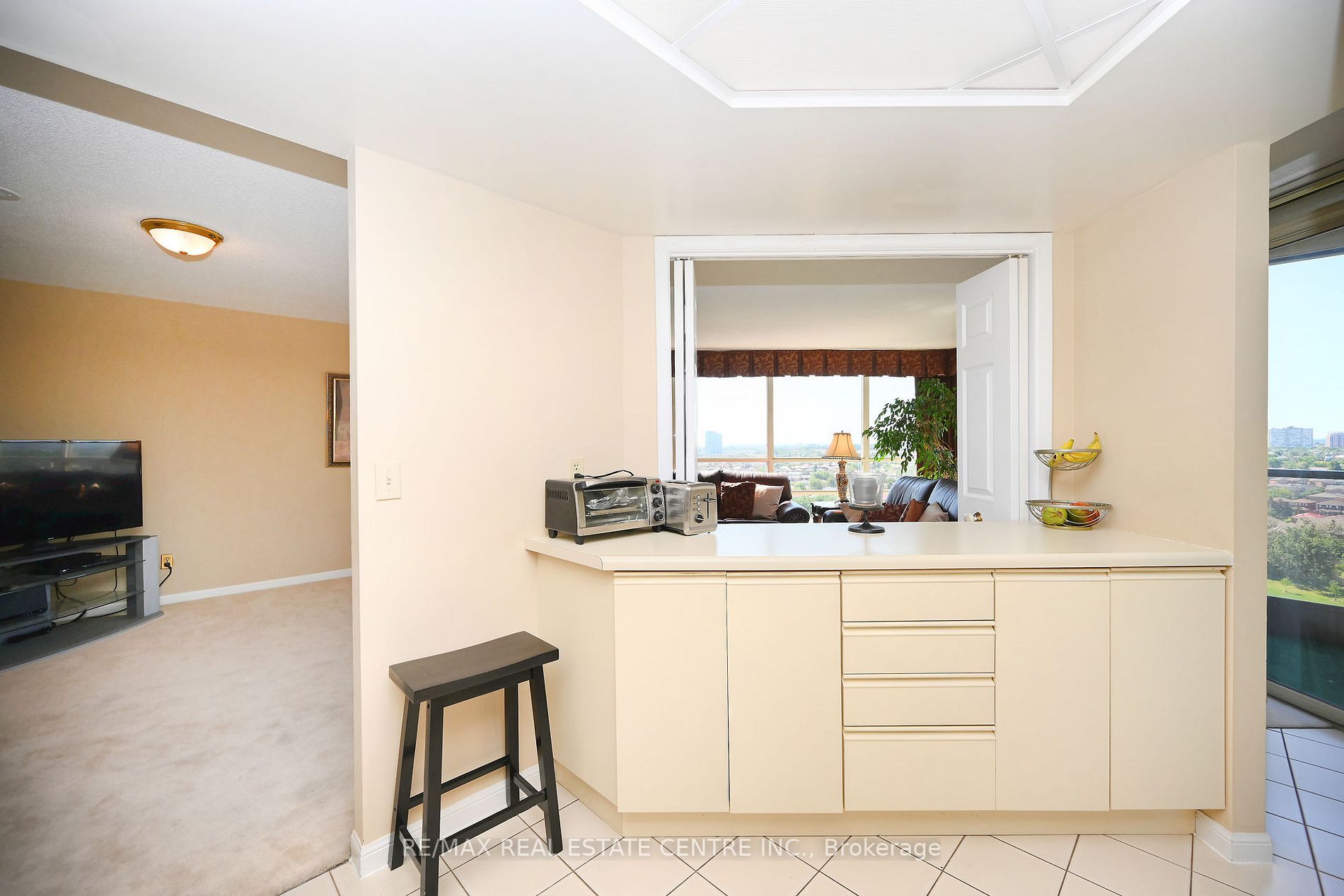 45 Kingsbridge Garden Circ, #1411