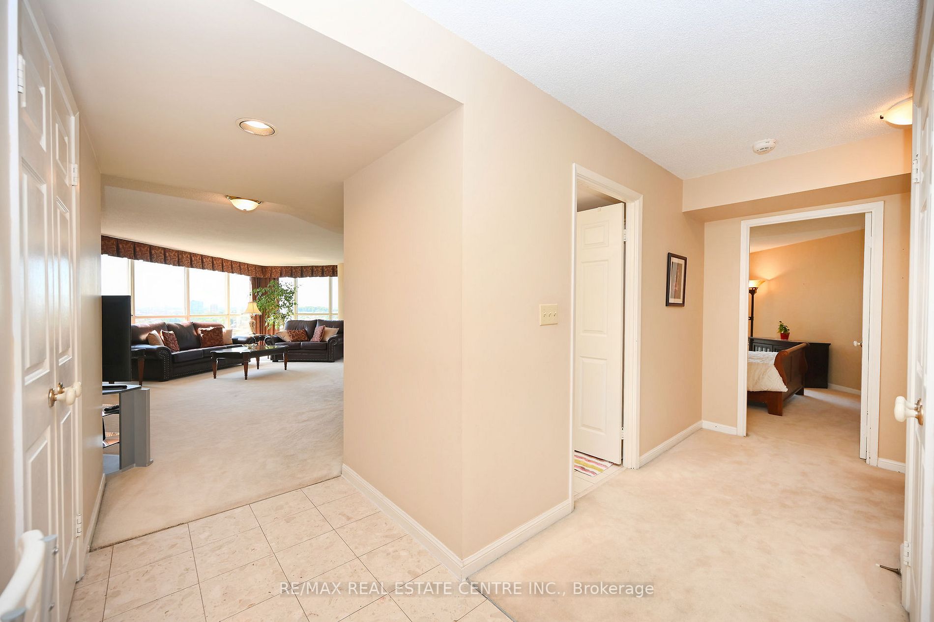 45 Kingsbridge Garden Circ, #1411