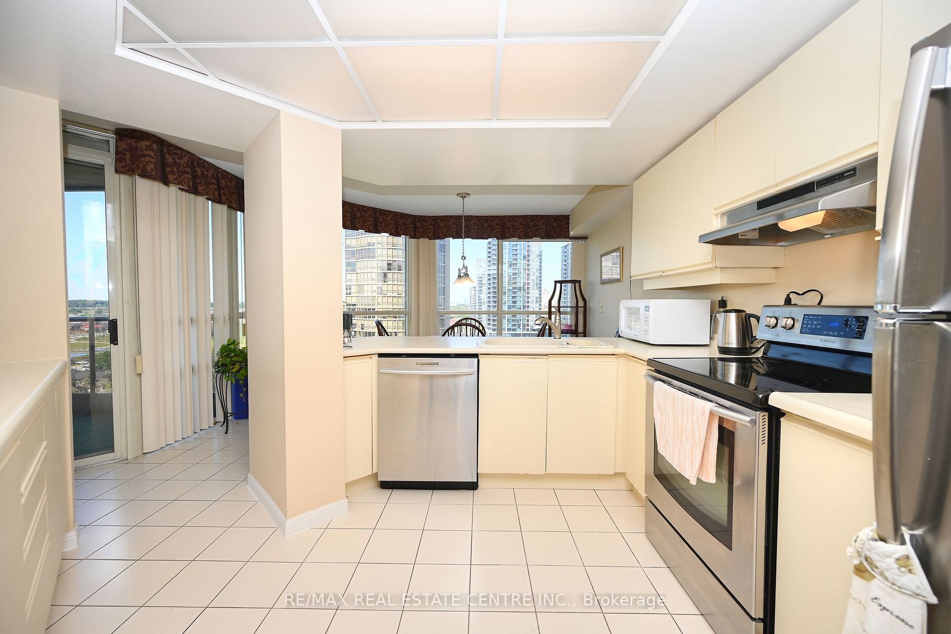 45 Kingsbridge Garden Circ, #1411