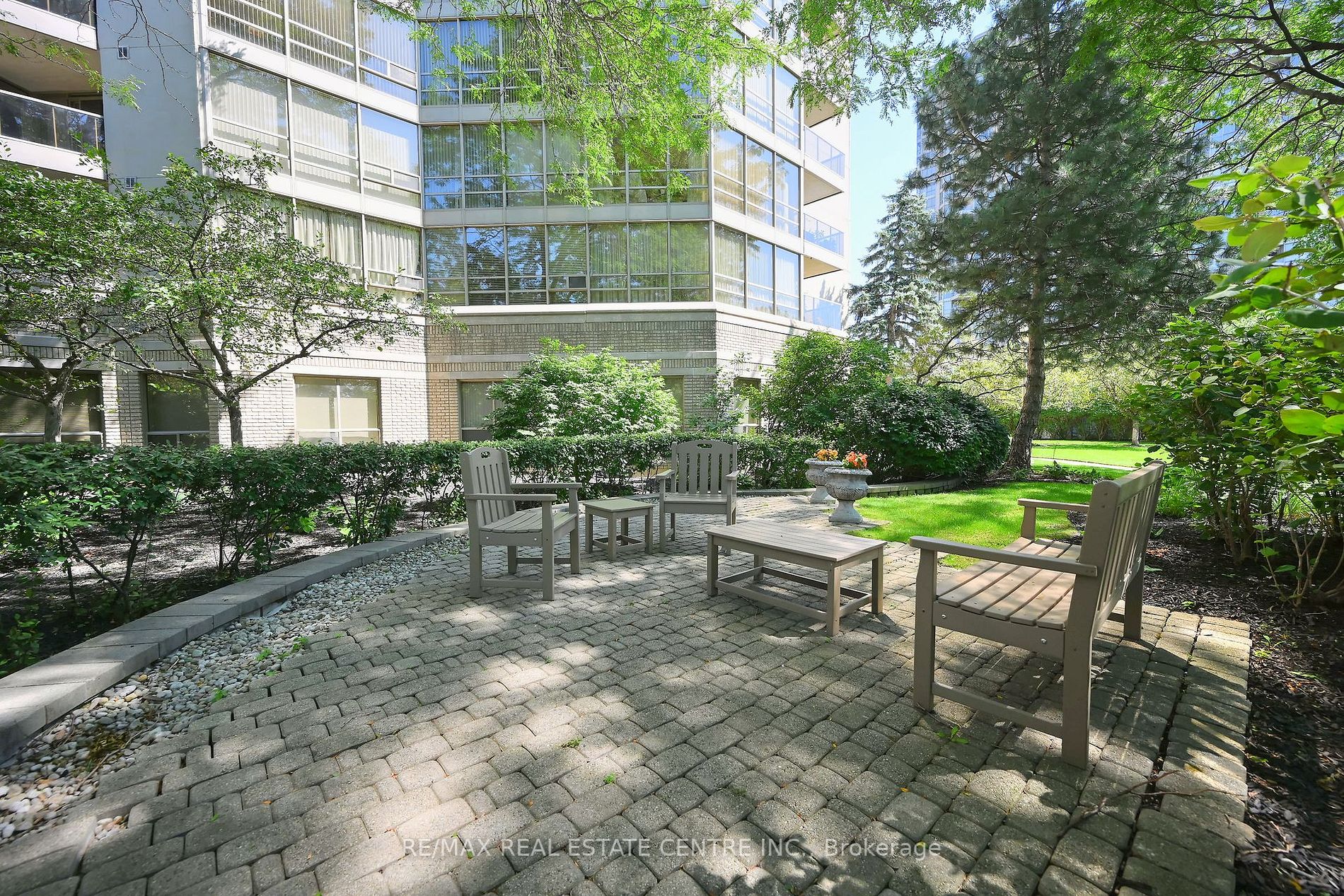 45 Kingsbridge Garden Circ, #1411
