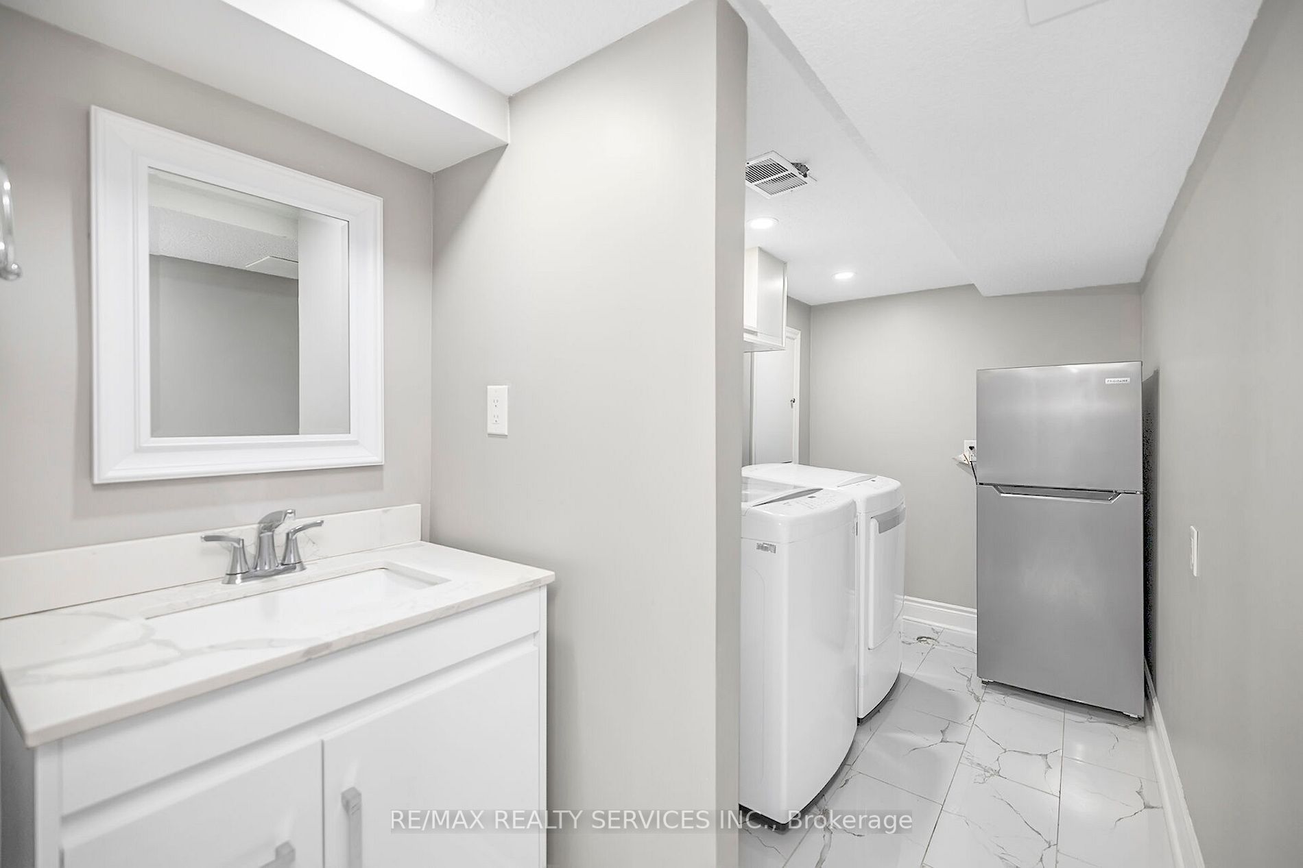 70 Whiteface Cres E