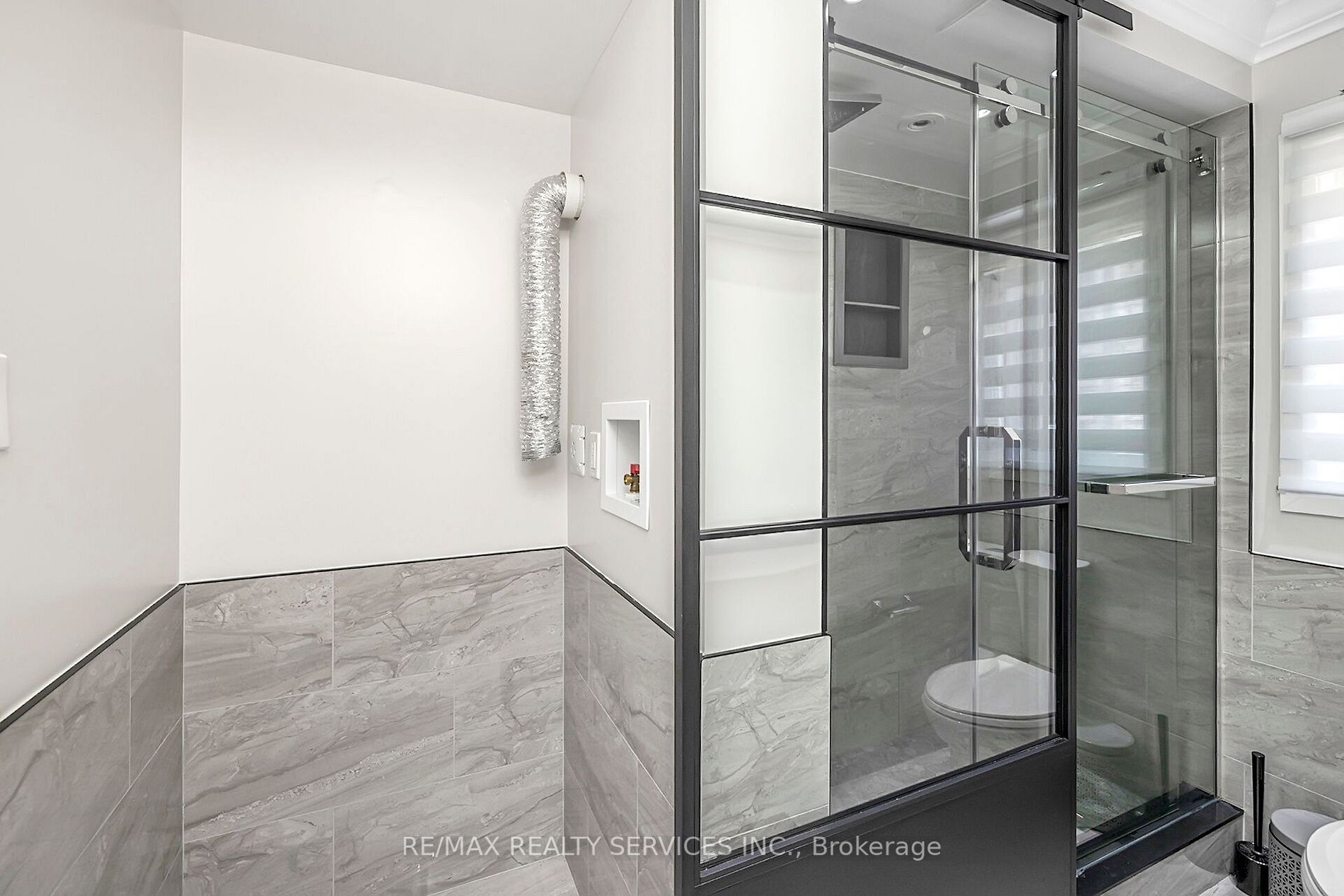 70 Whiteface Cres E