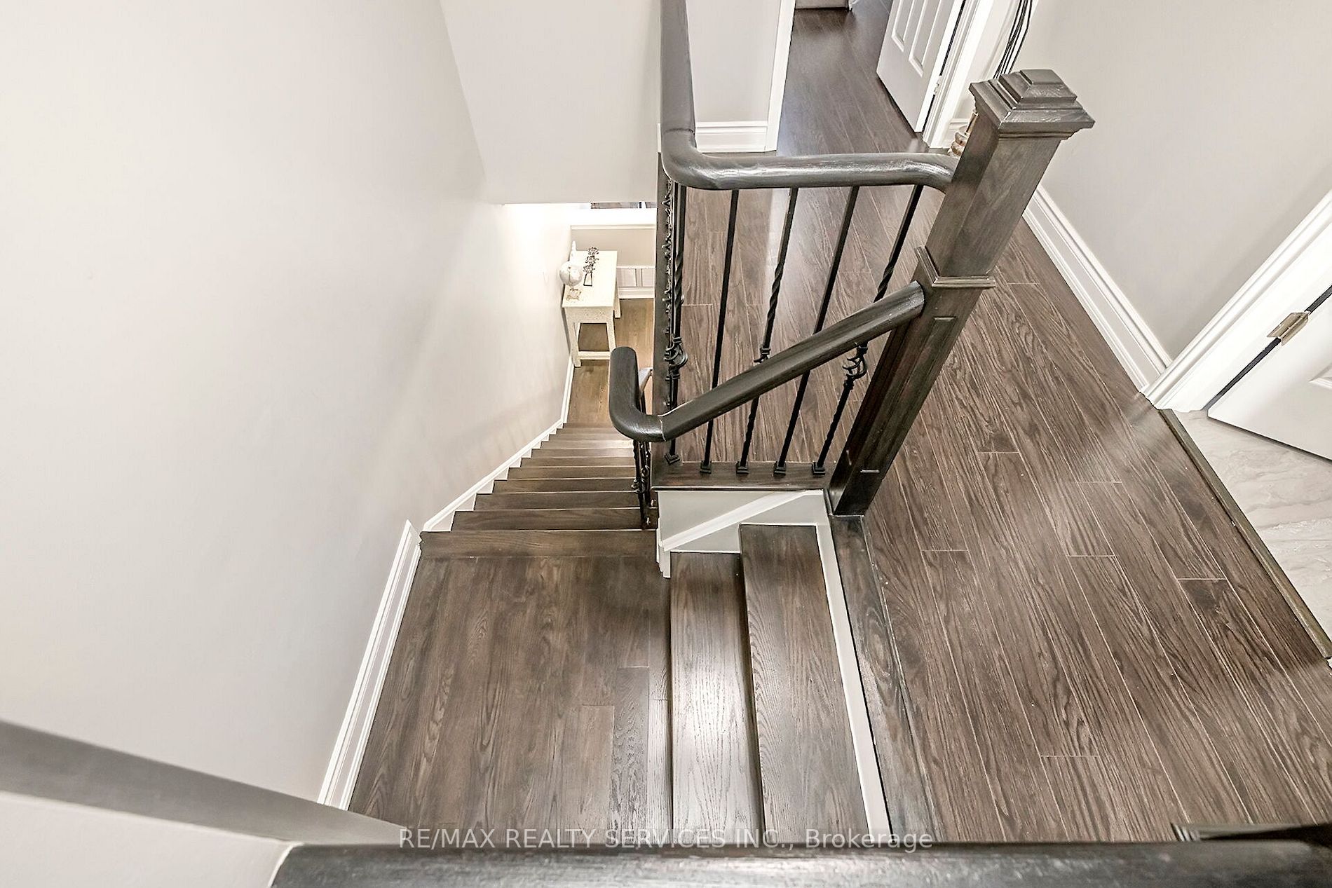70 Whiteface Cres E