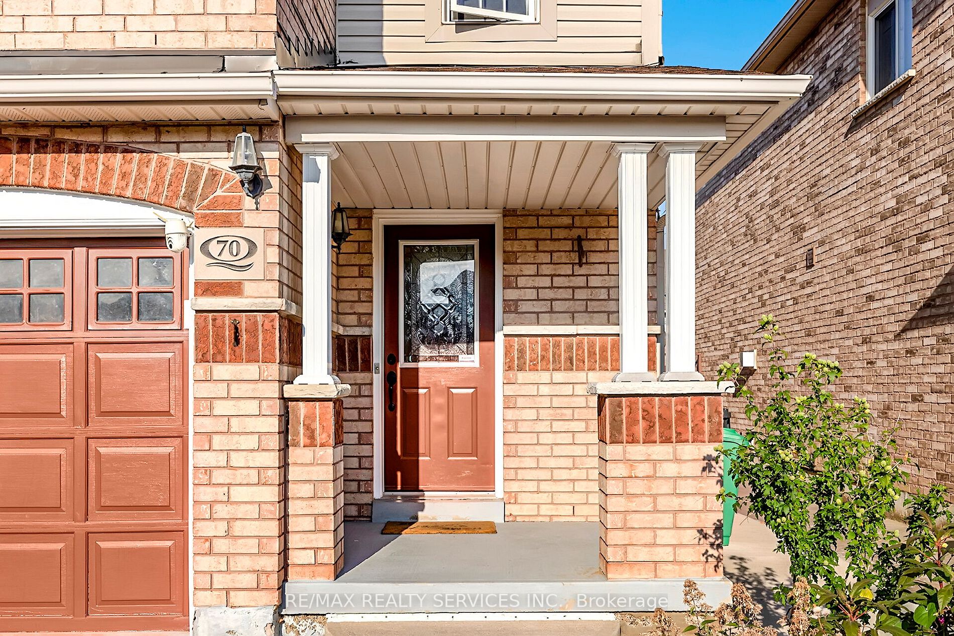 70 Whiteface Cres E