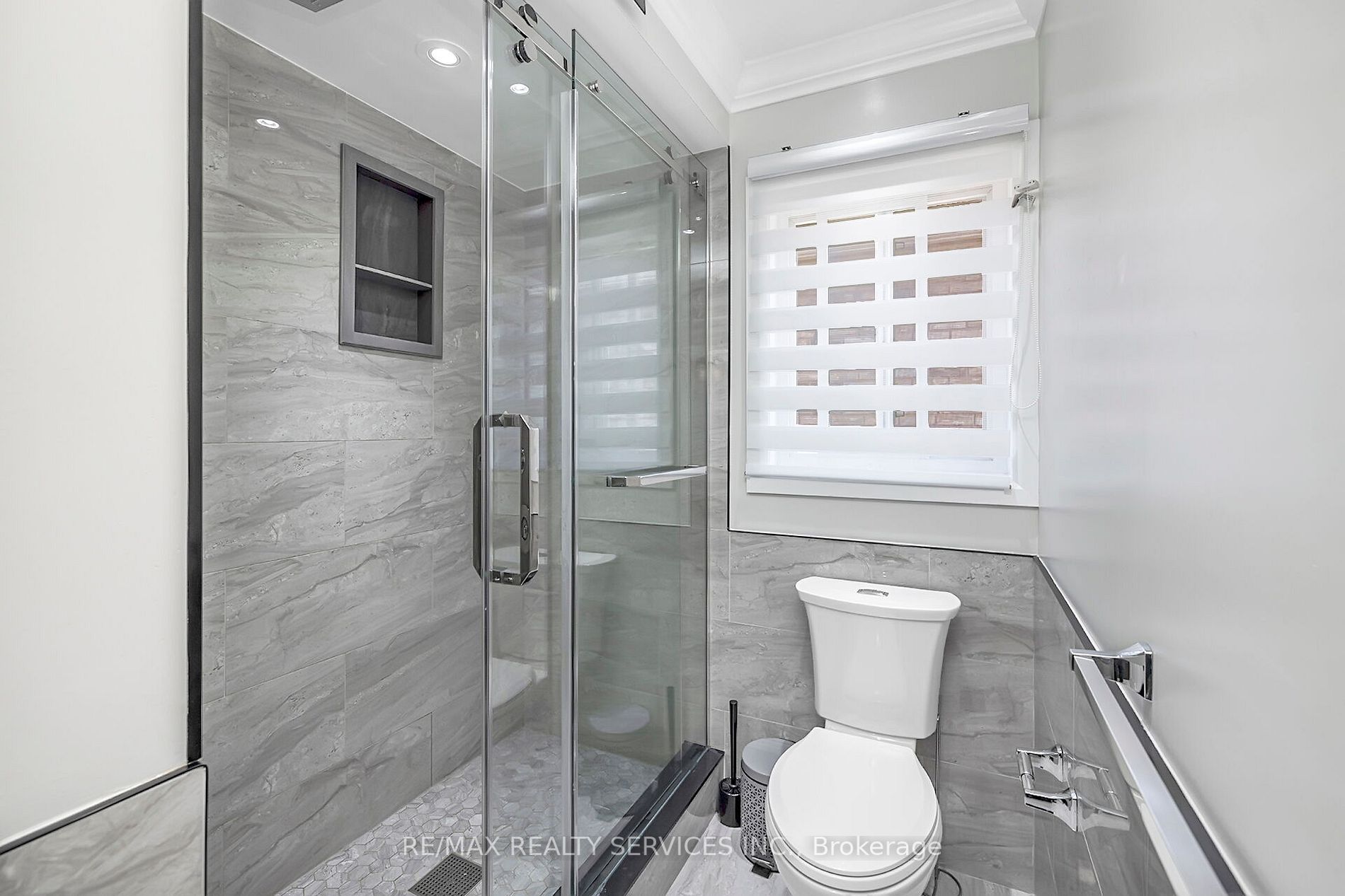 70 Whiteface Cres E