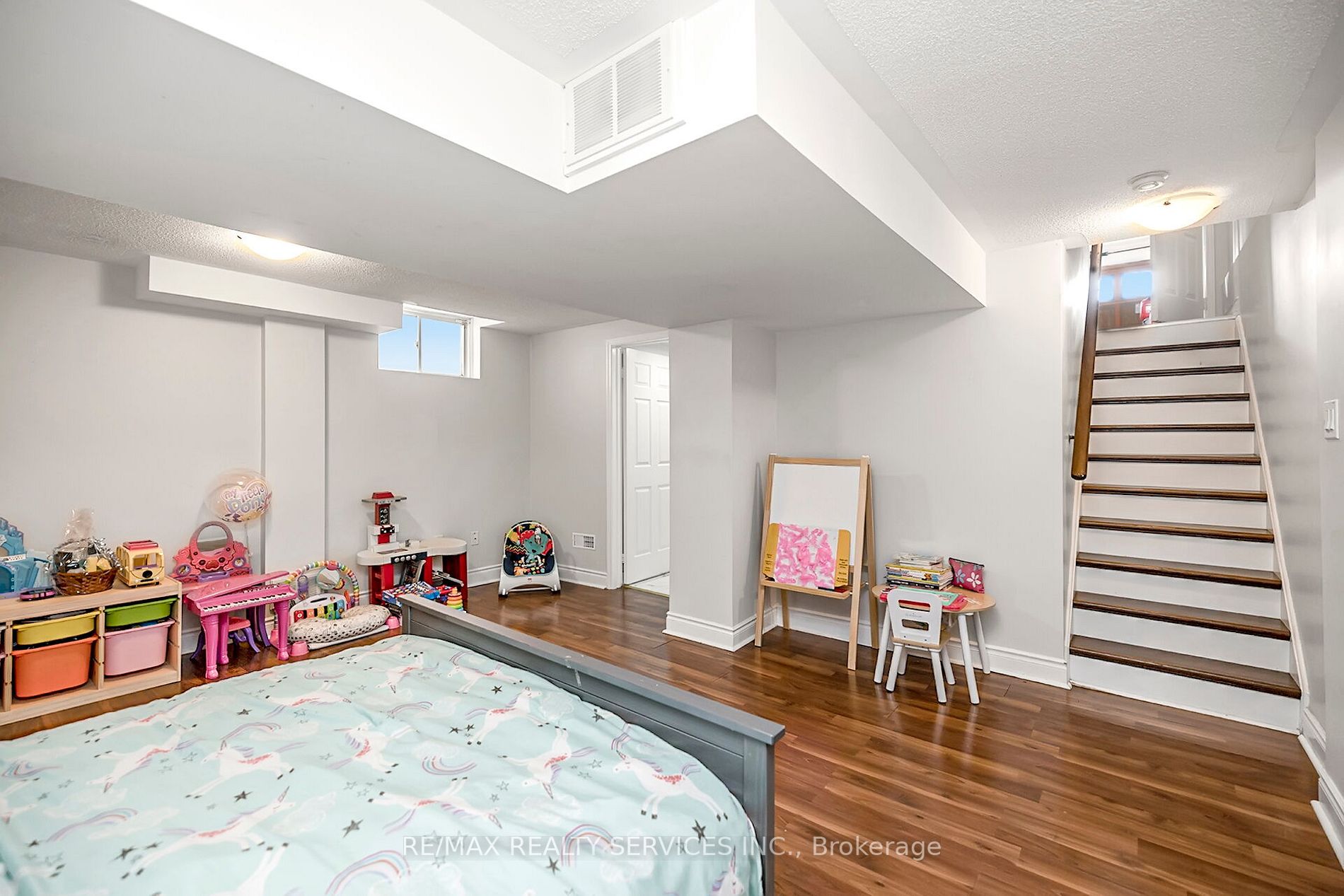 70 Whiteface Cres E