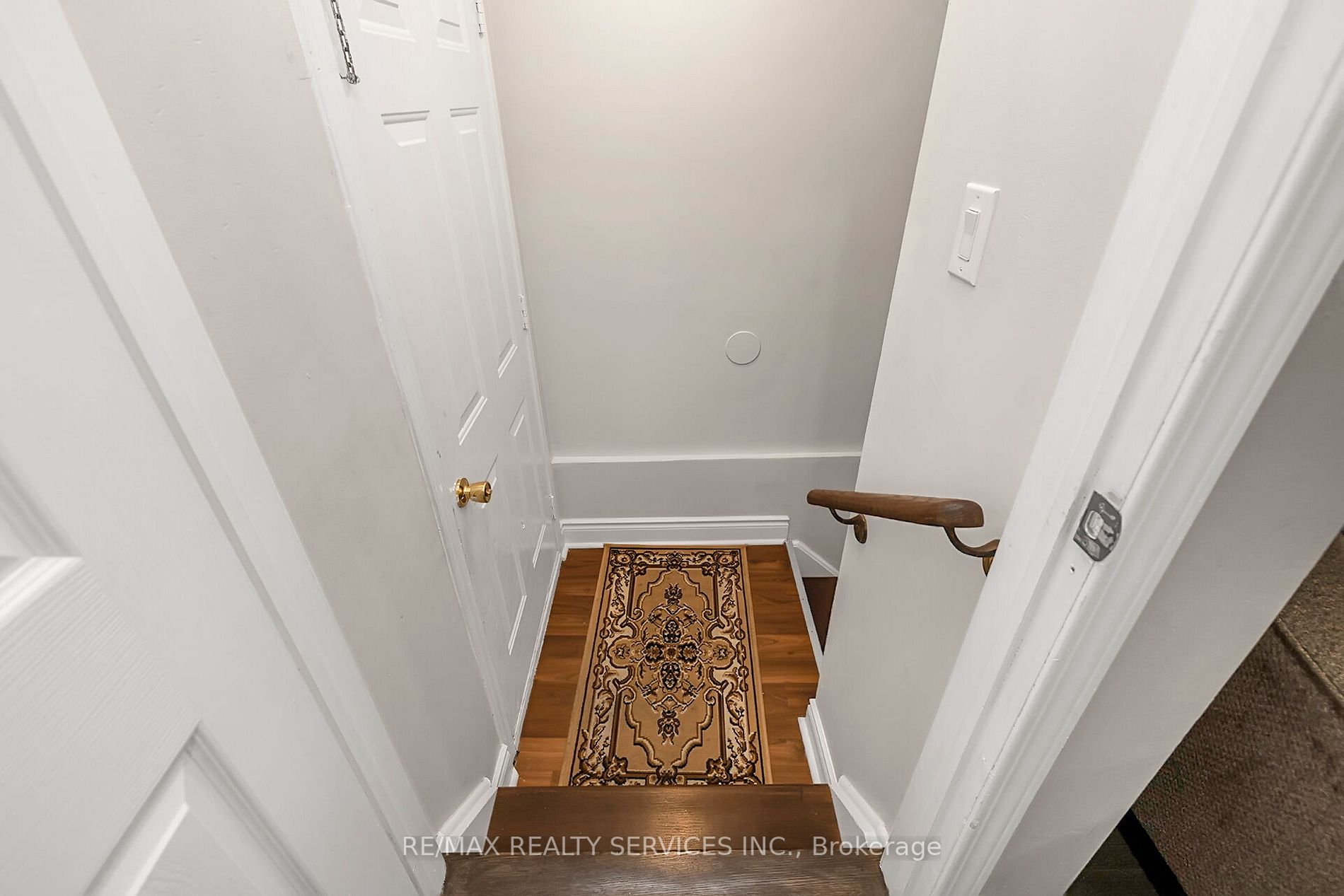 70 Whiteface Cres E