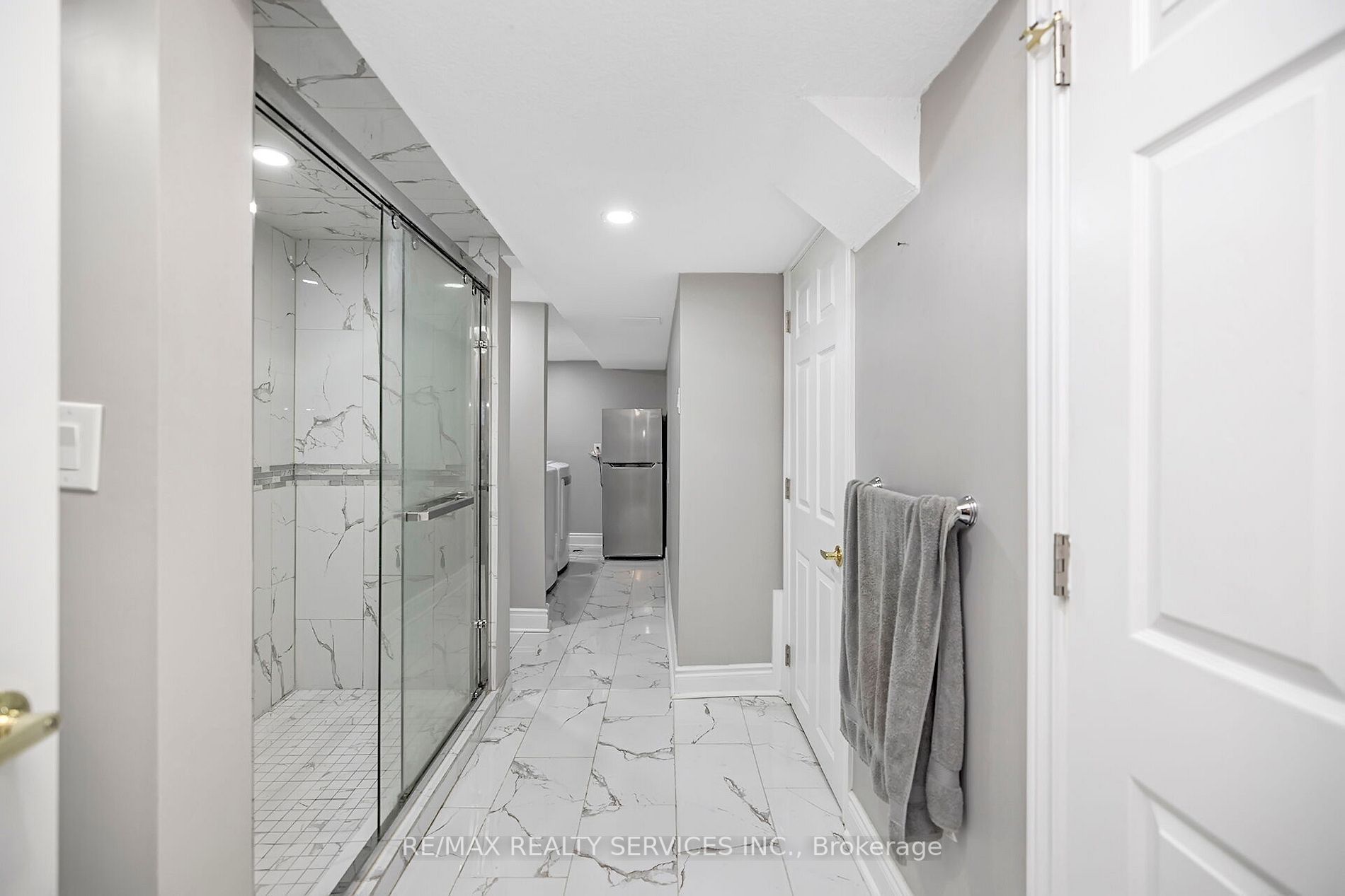 70 Whiteface Cres E