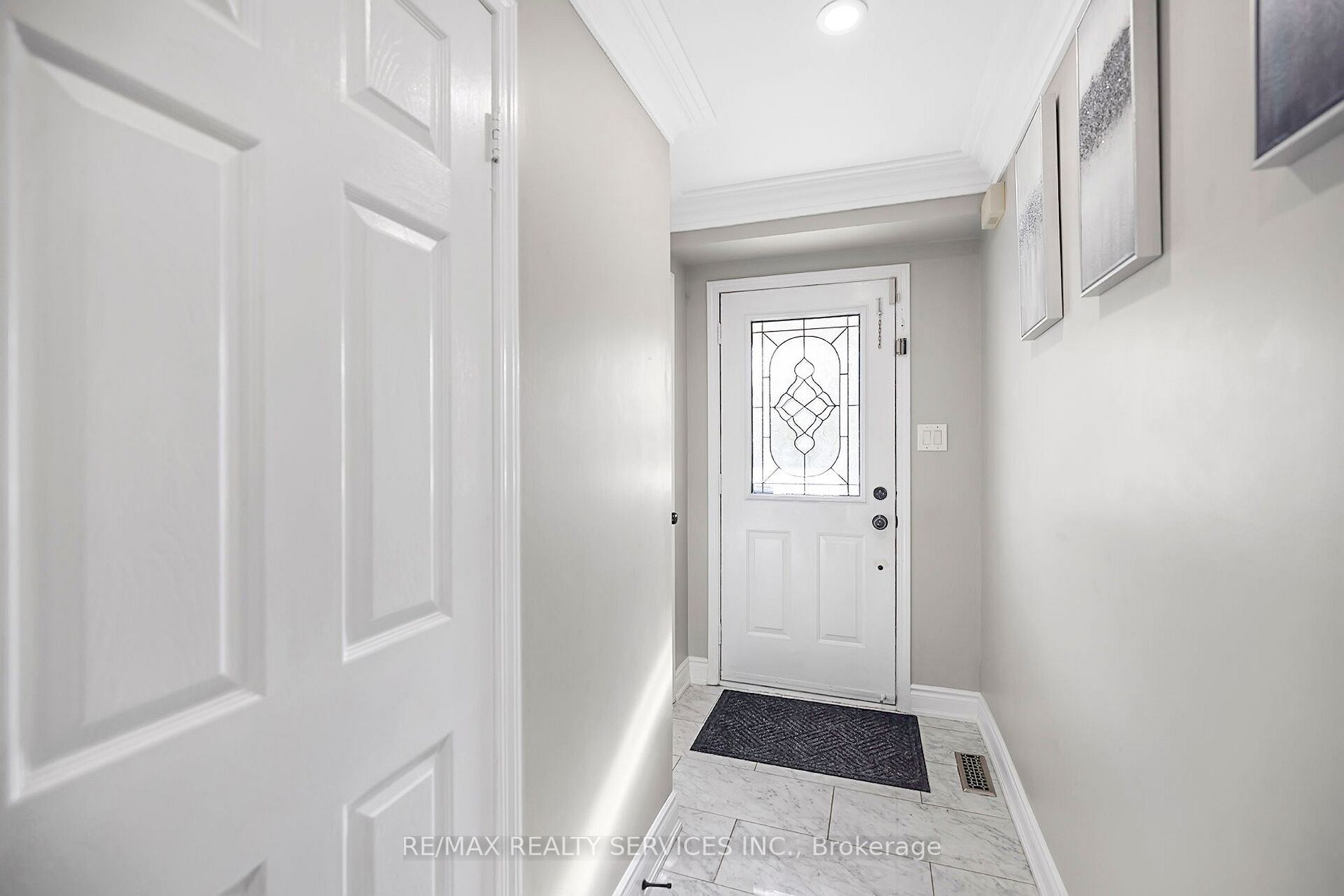 70 Whiteface Cres E