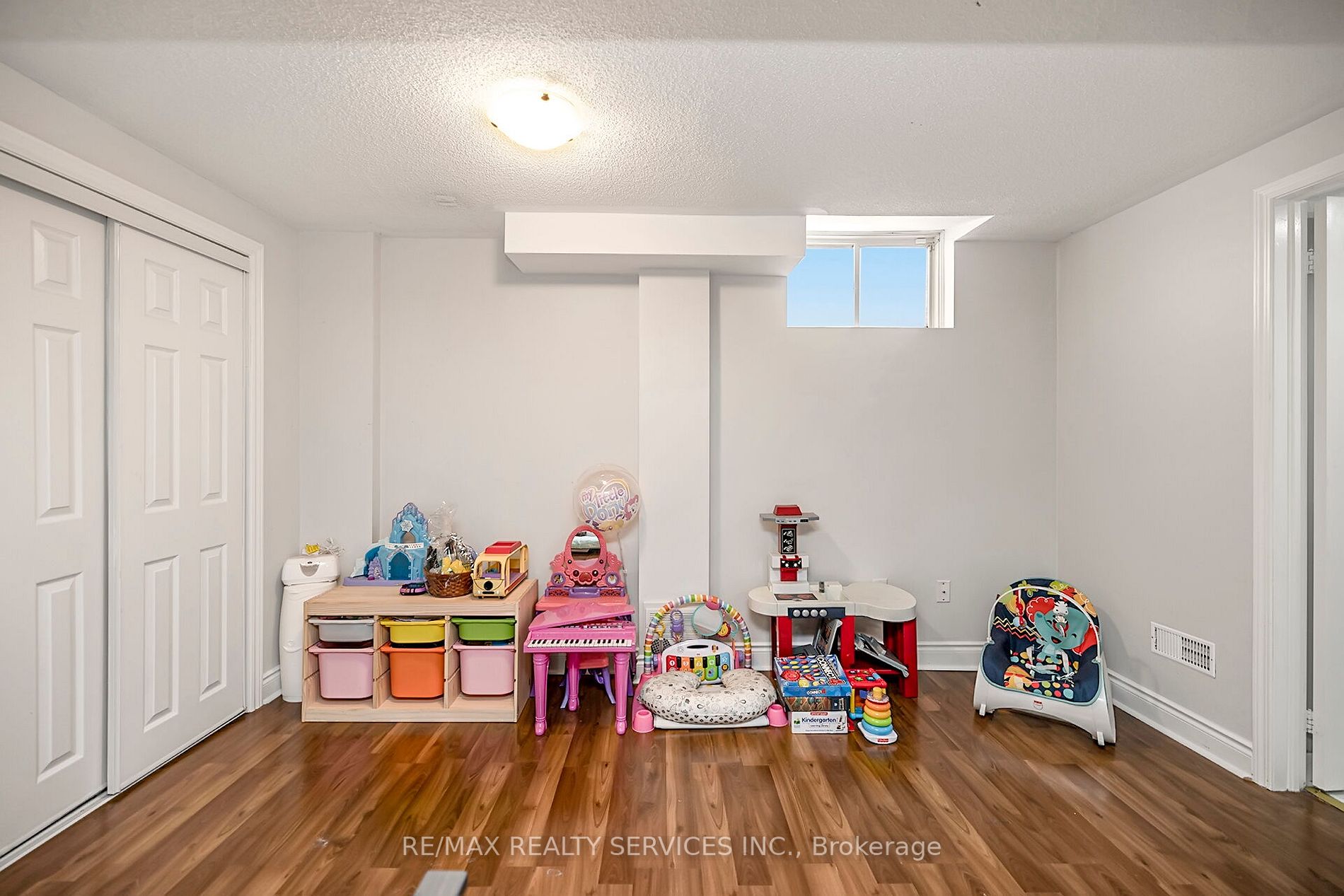 70 Whiteface Cres E