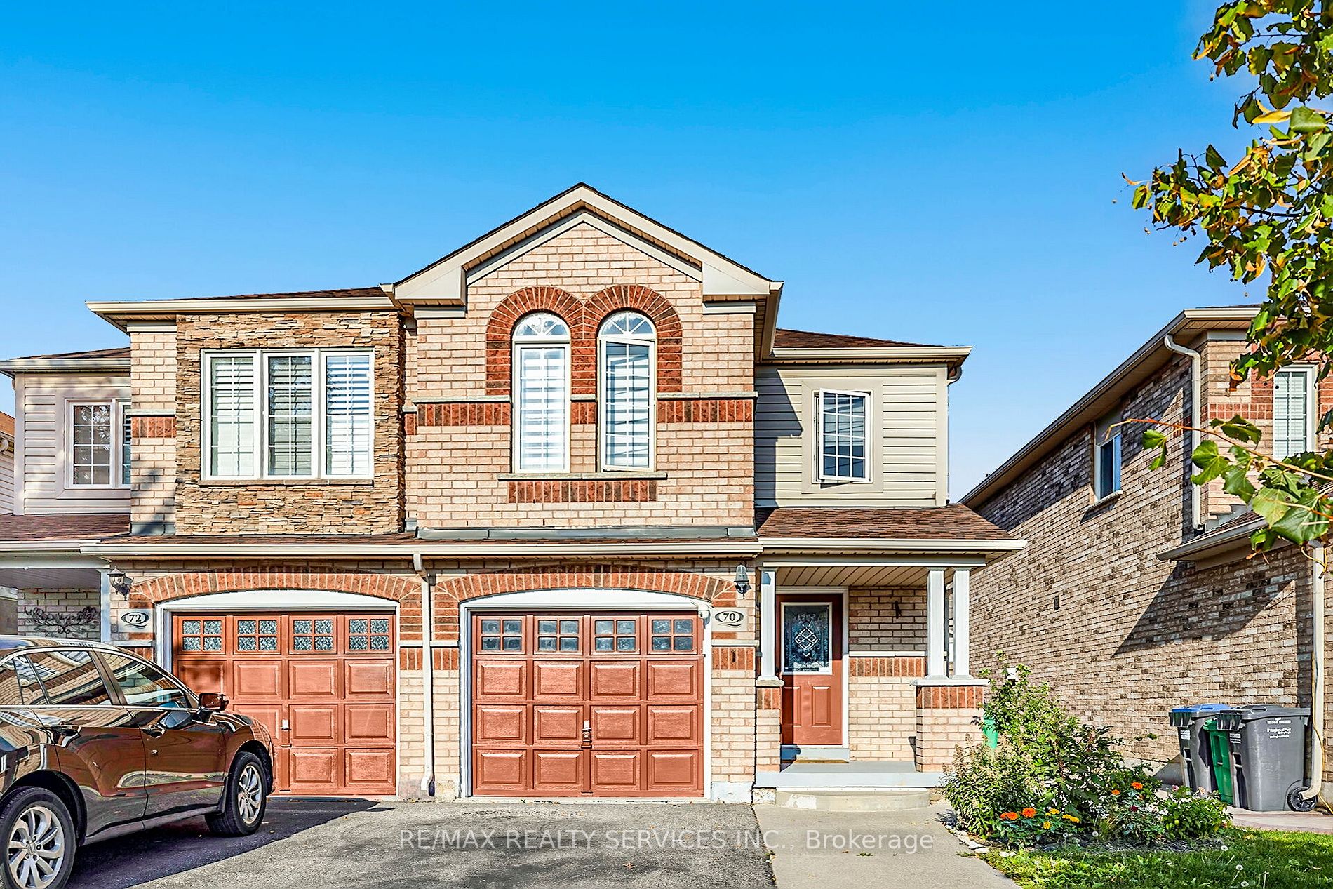 70 Whiteface Cres E