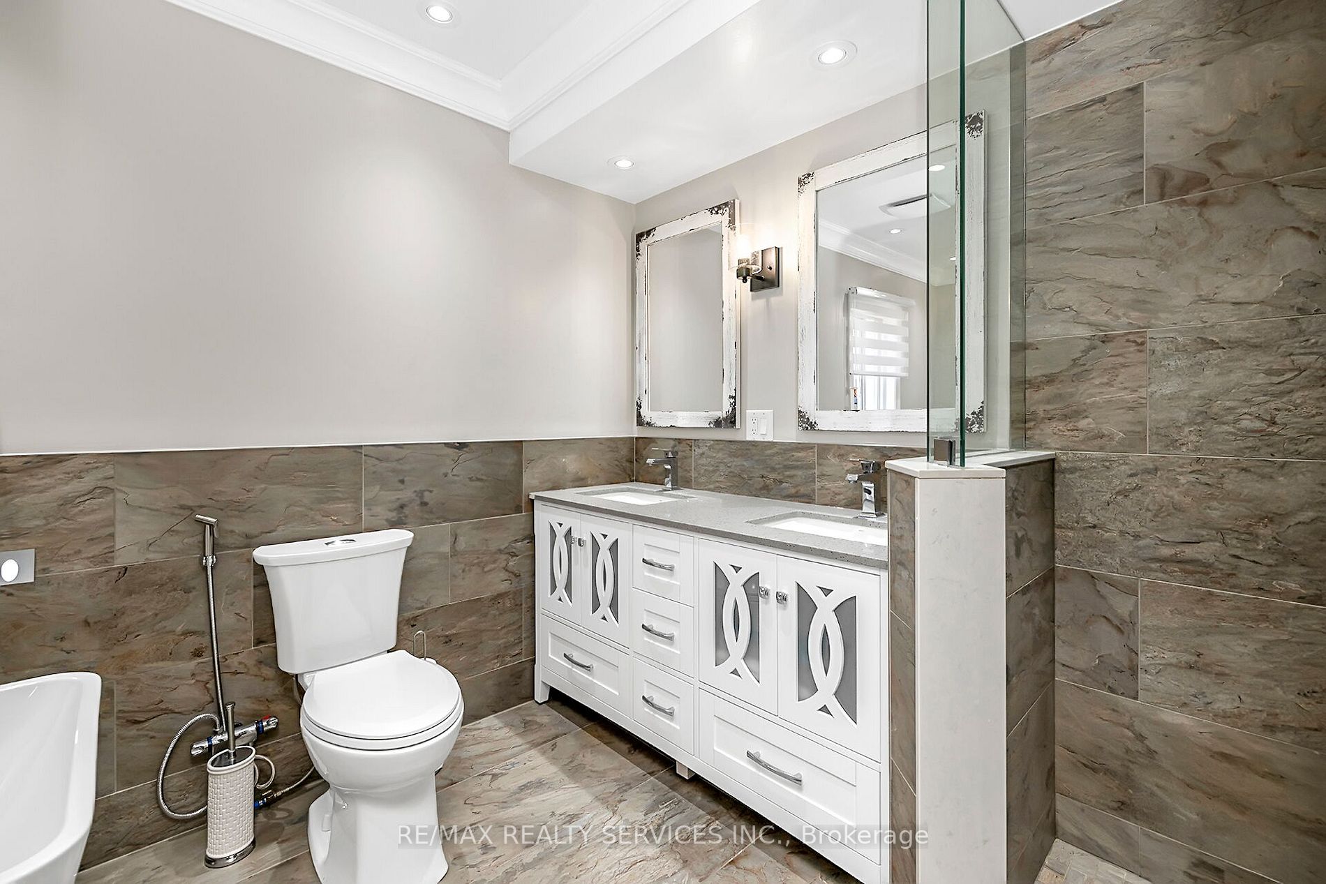 70 Whiteface Cres E