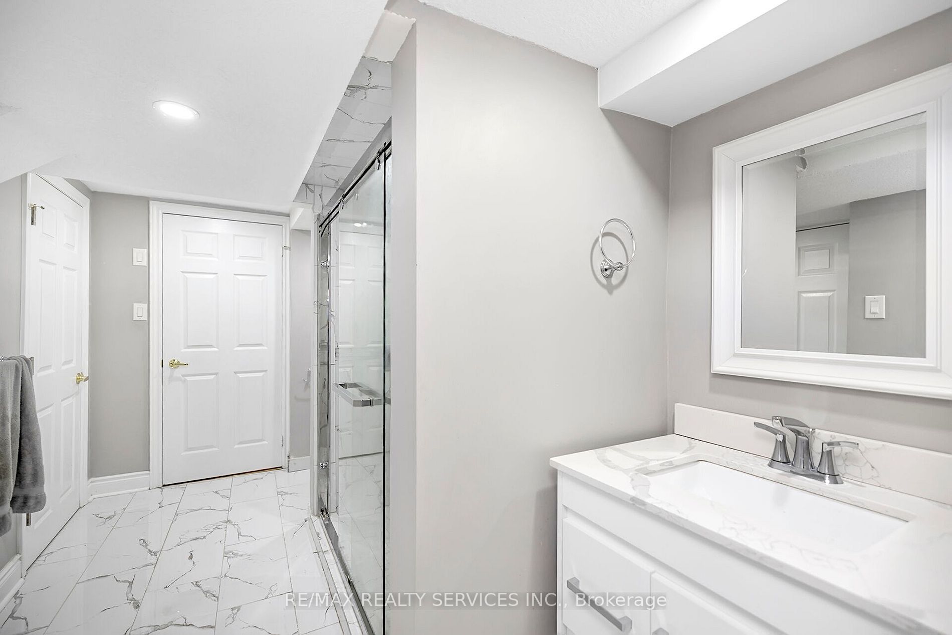 70 Whiteface Cres E