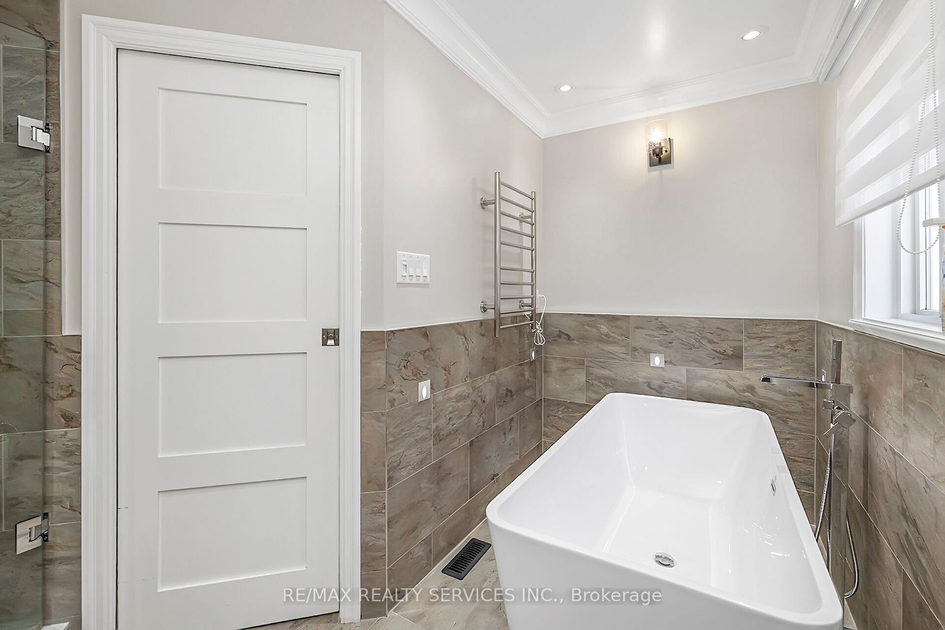 70 Whiteface Cres E