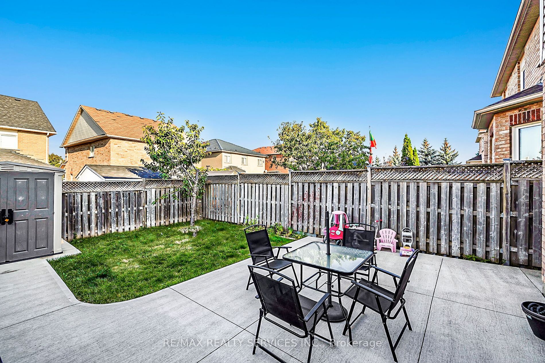 70 Whiteface Cres E