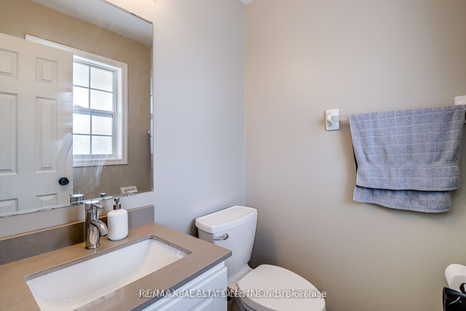 1104 Barclay Circle