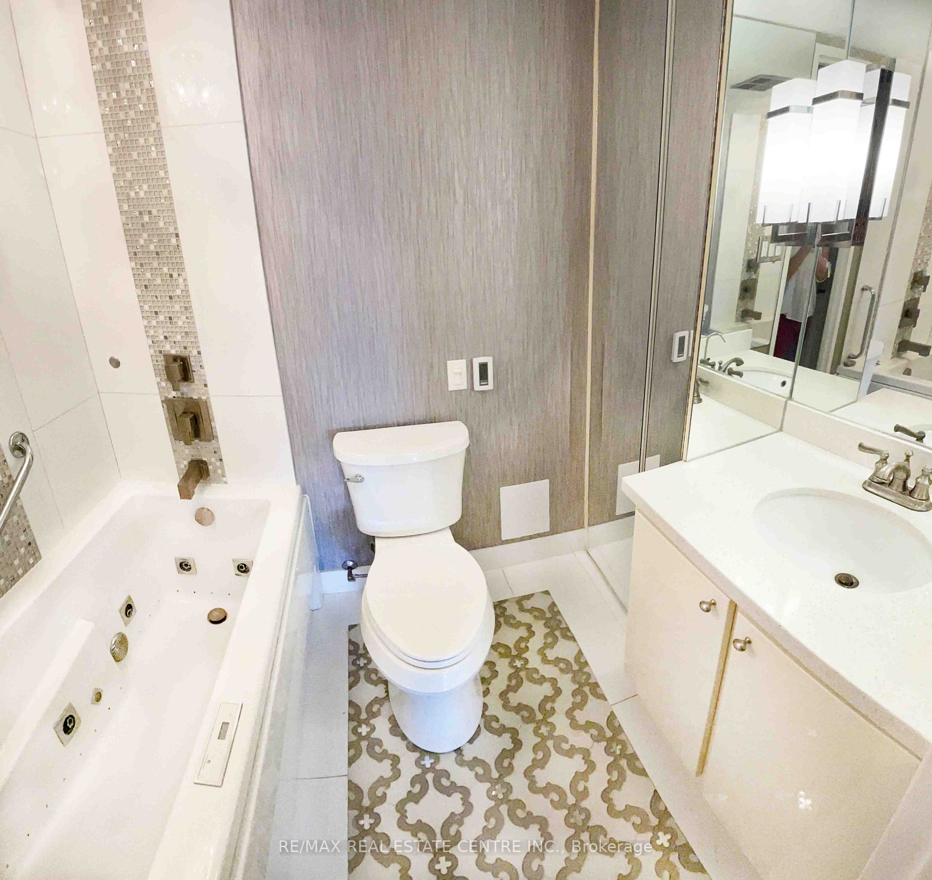 1535 Lakeshore Rd E, #605