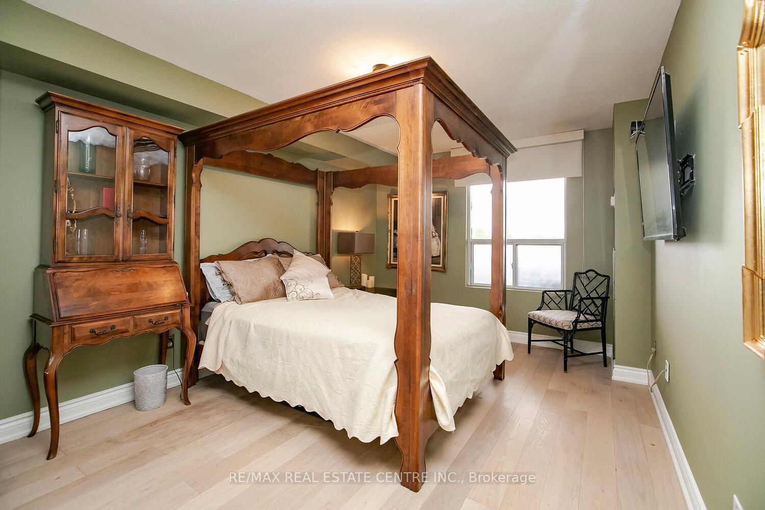 1535 Lakeshore Rd E, #605