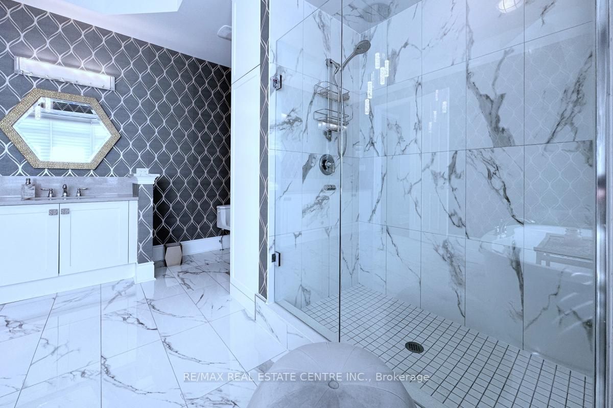 68 Royal West Dr