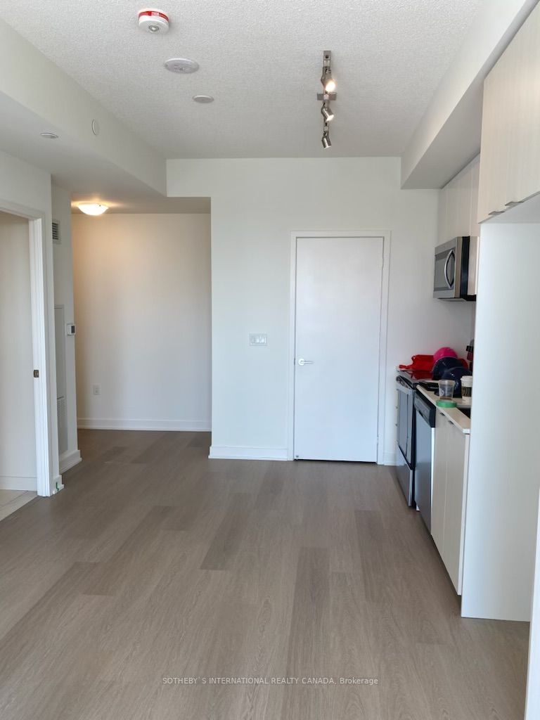 859 The Queensway, #406