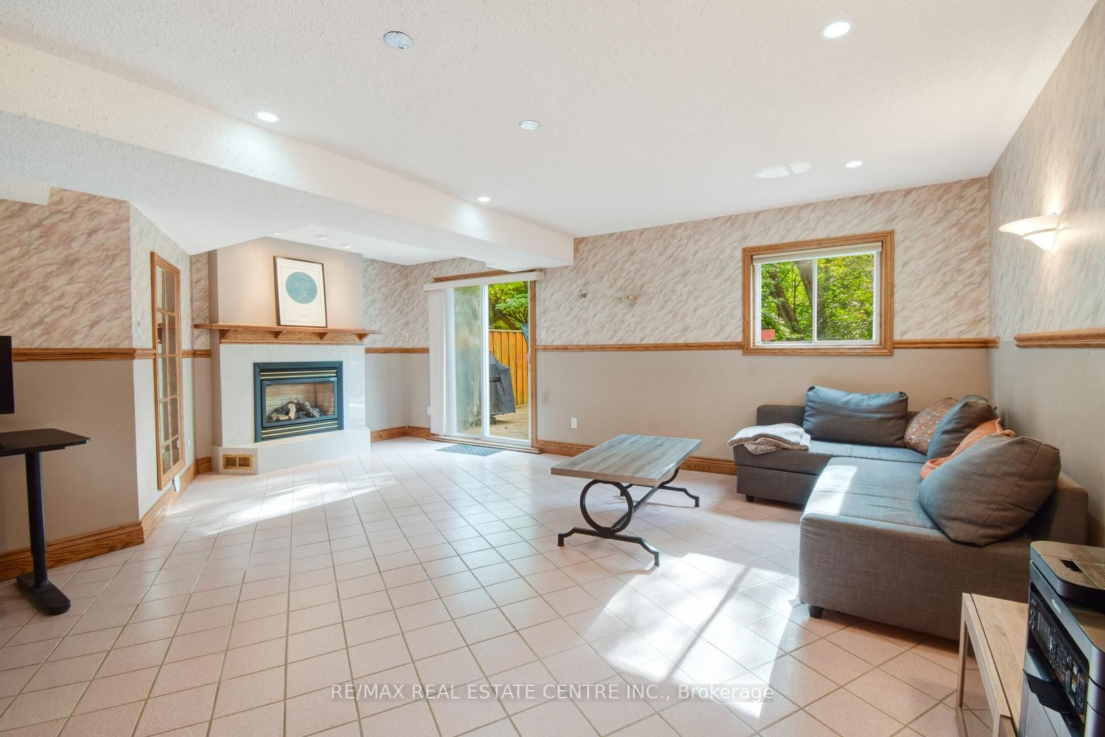 44 Sutter Avenue W