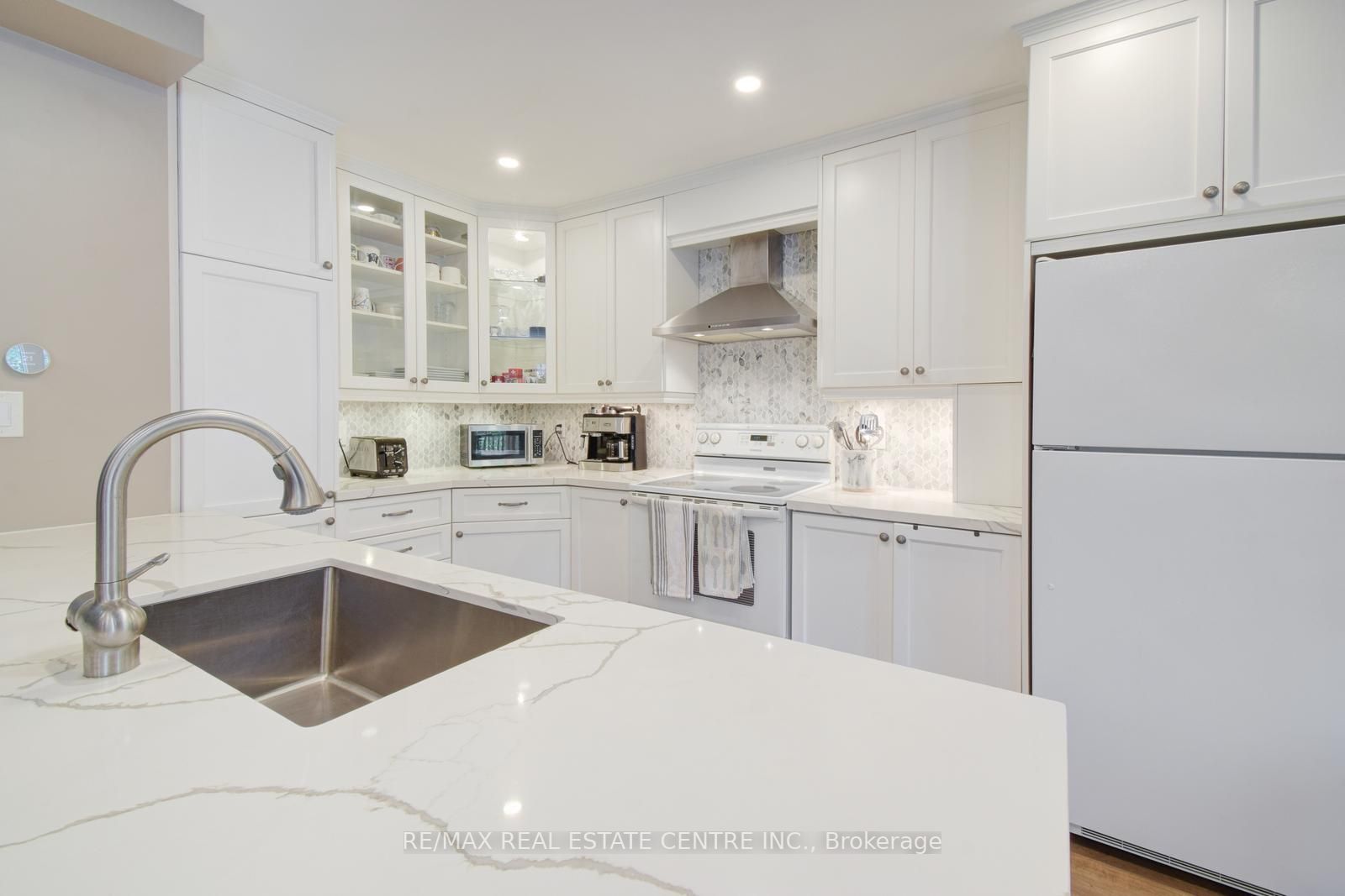 44 Sutter Avenue W