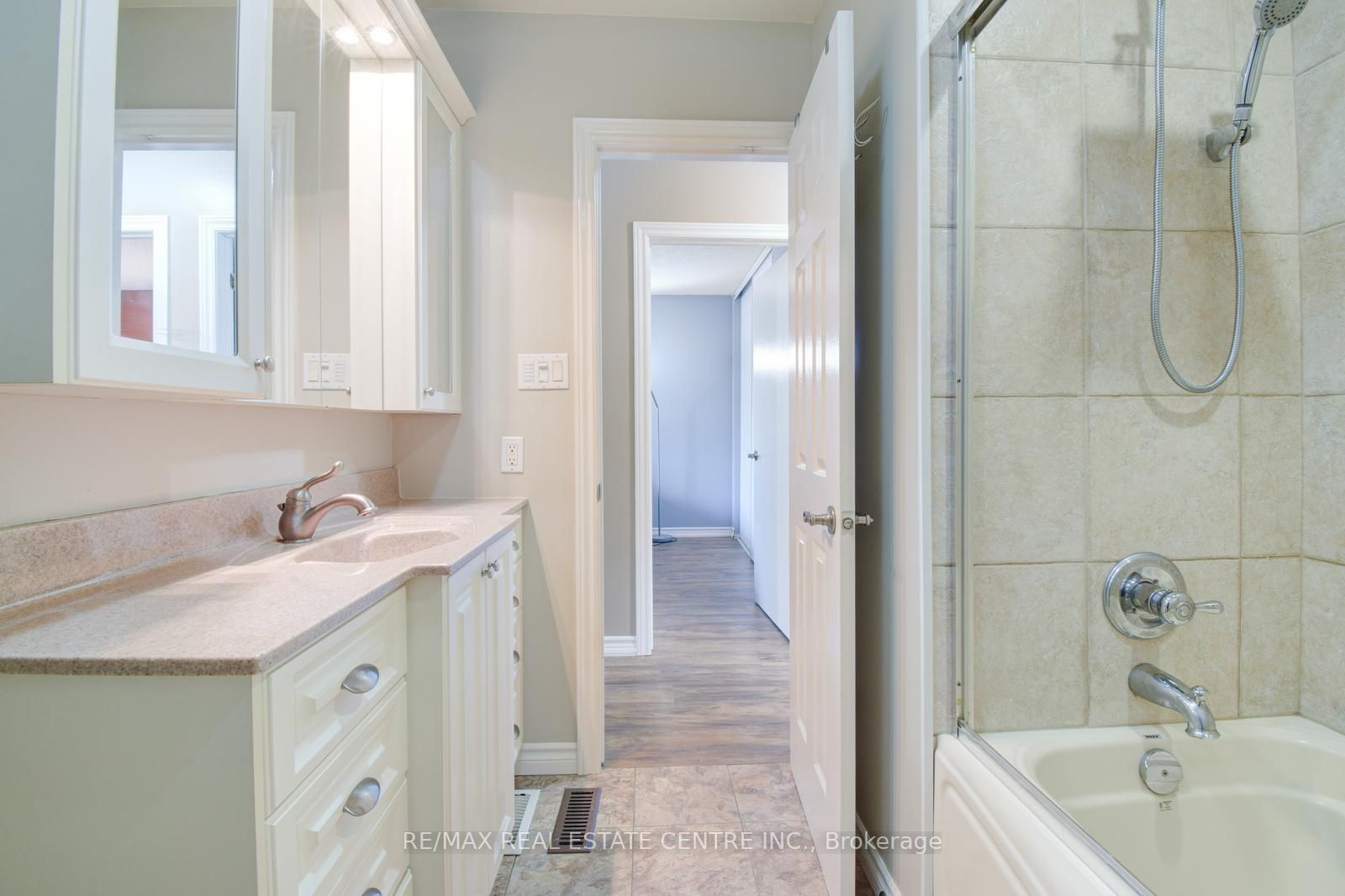 44 Sutter Avenue W