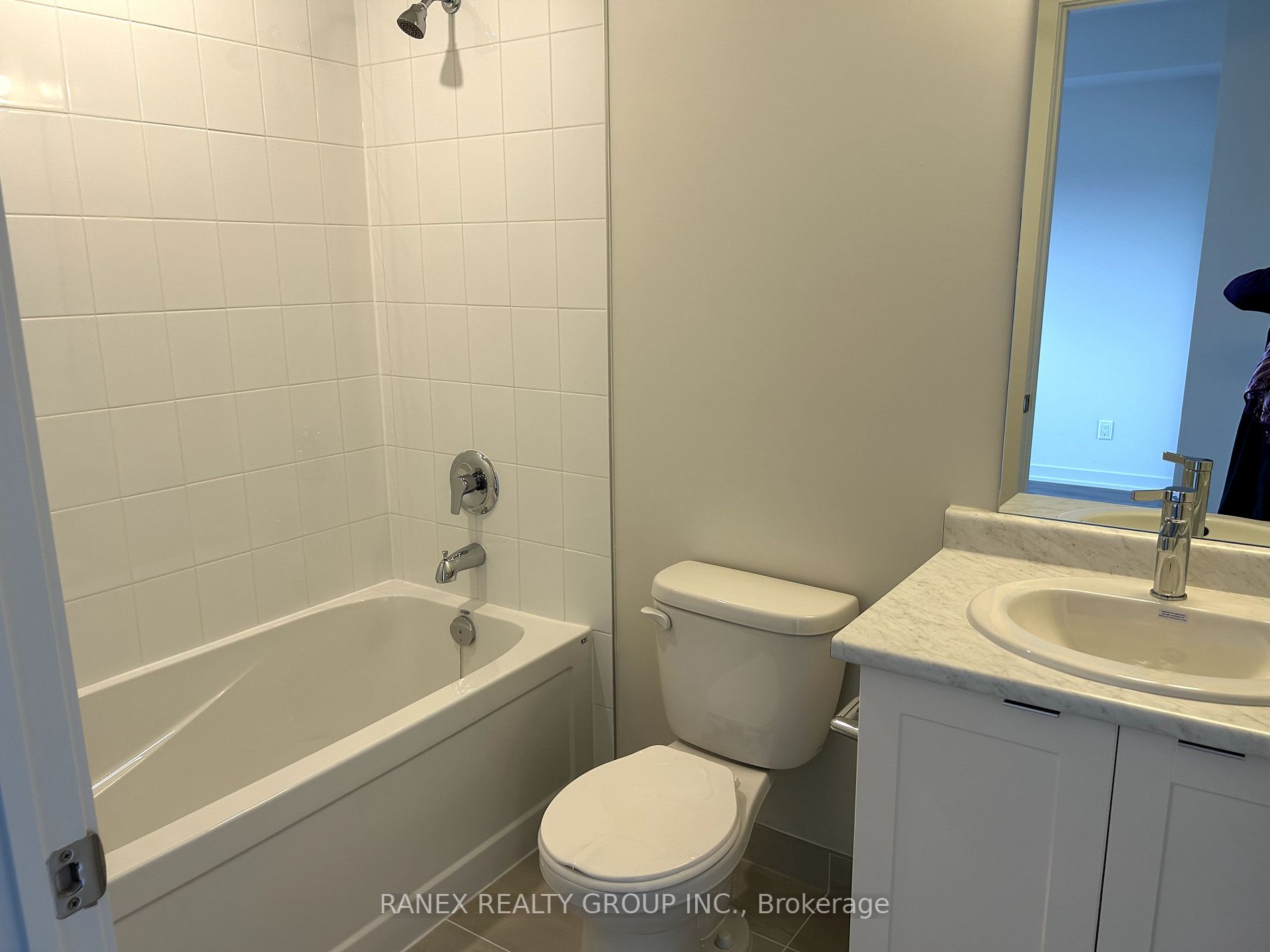 62 Sky Harbour Dr, #404