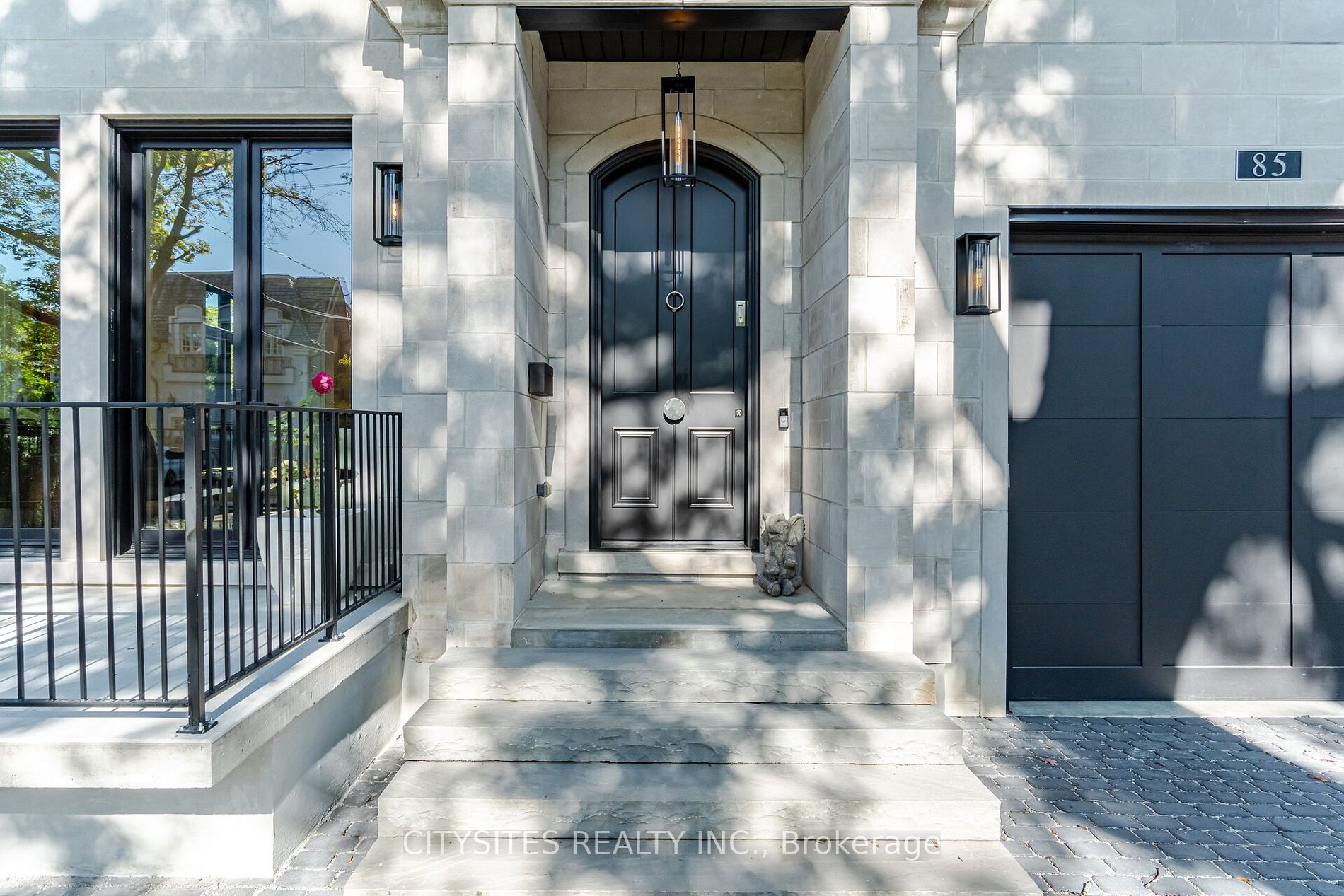 85 Kingsway Cres