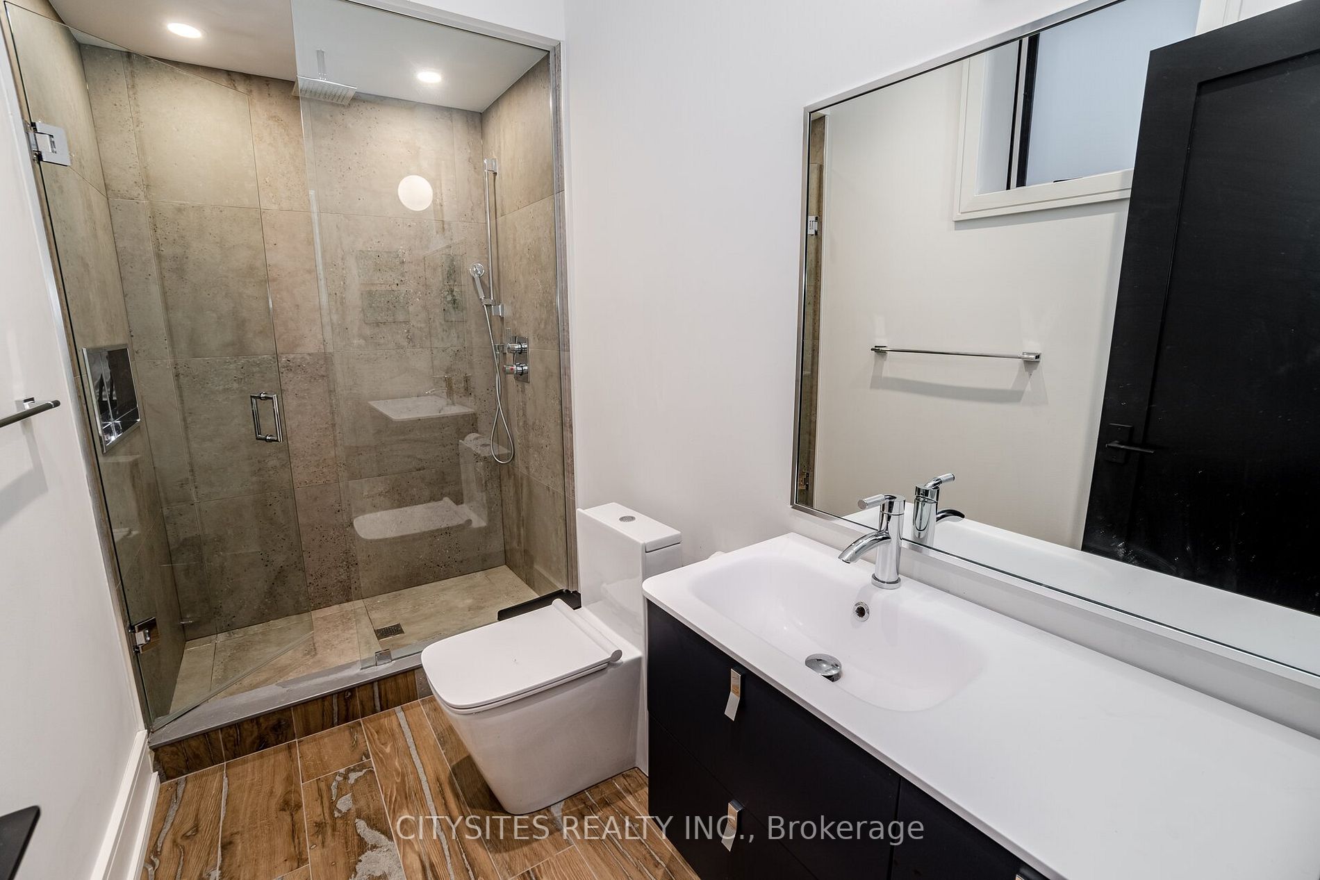 85 Kingsway Cres