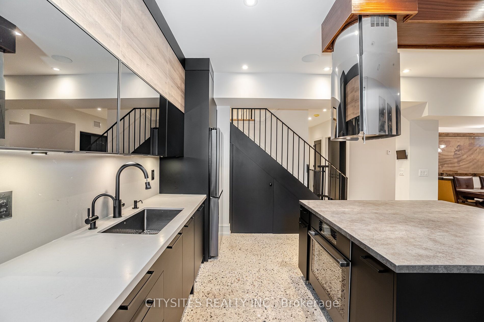 85 Kingsway Cres