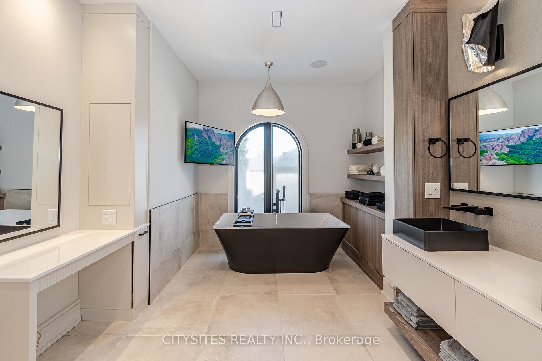 85 Kingsway Cres