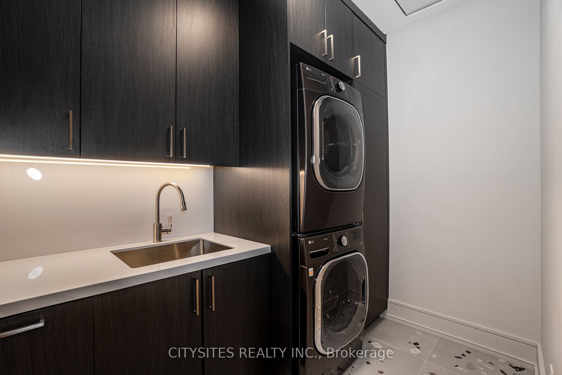 85 Kingsway Cres