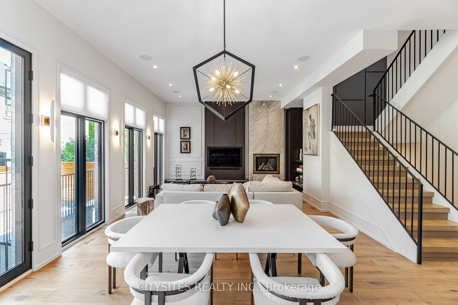 85 Kingsway Cres