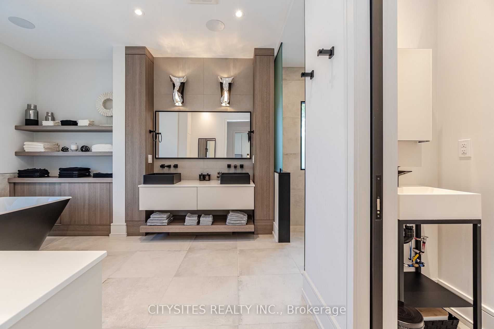85 Kingsway Cres