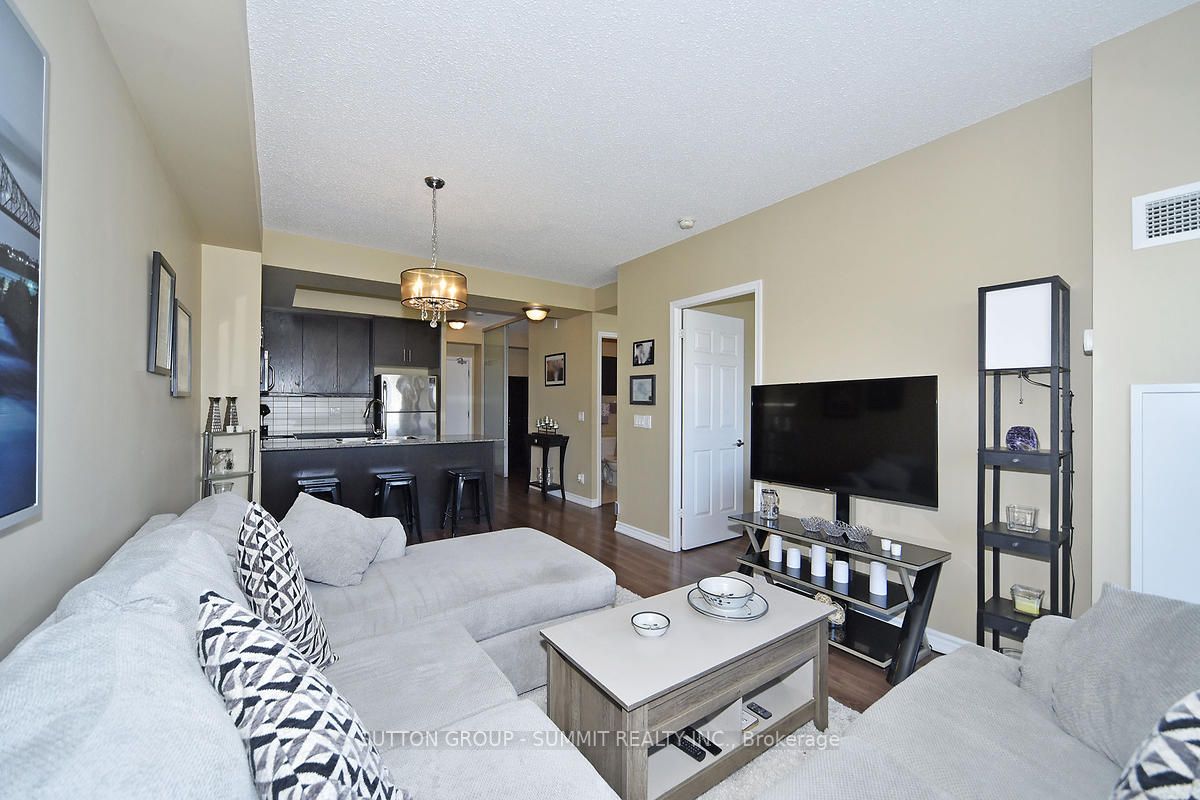 15 James Finlay Way, #809