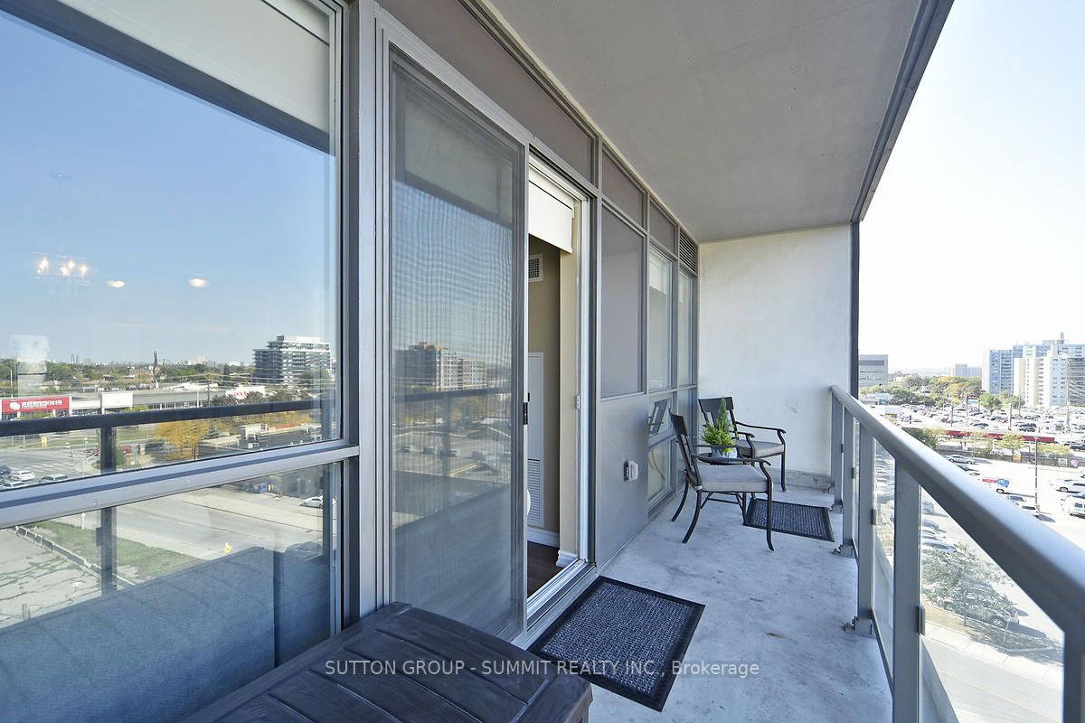 15 James Finlay Way, #809