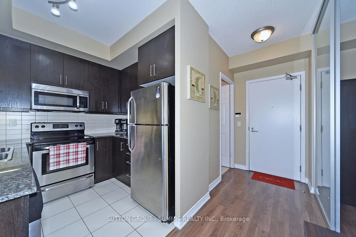 15 James Finlay Way, #809