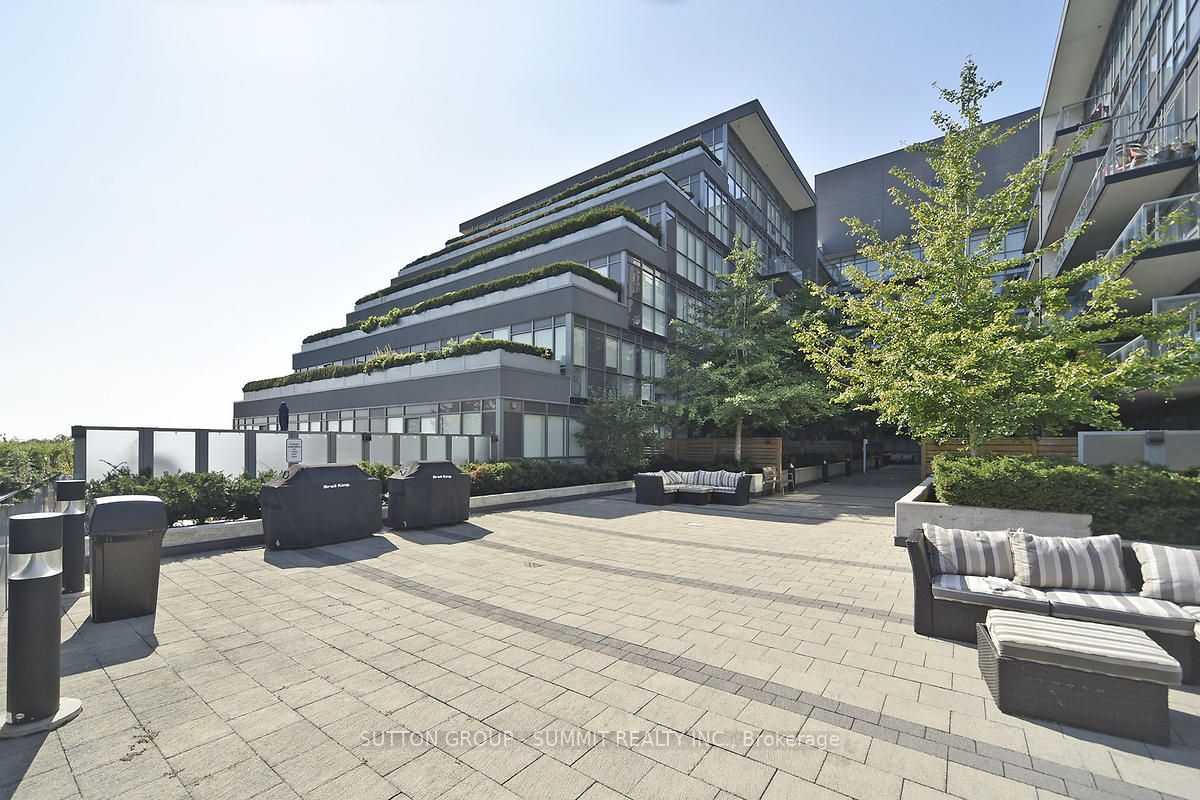15 James Finlay Way, #809