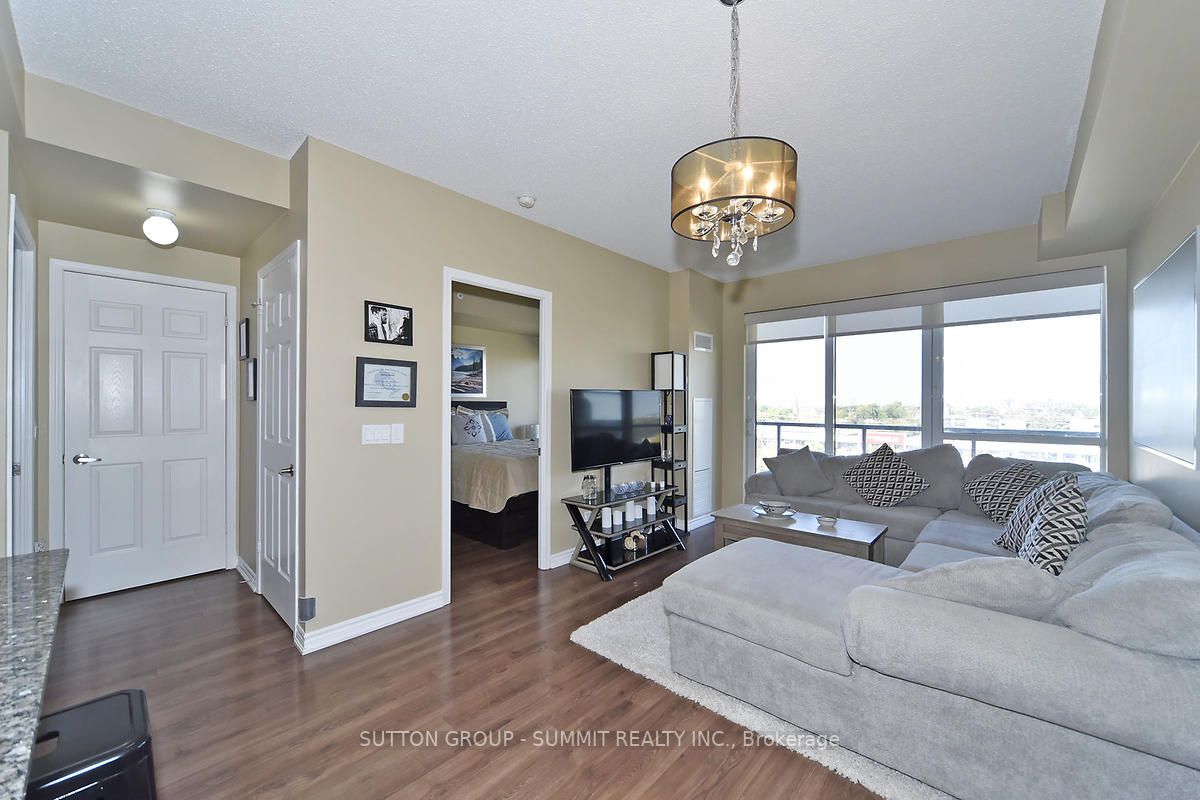 15 James Finlay Way, #809