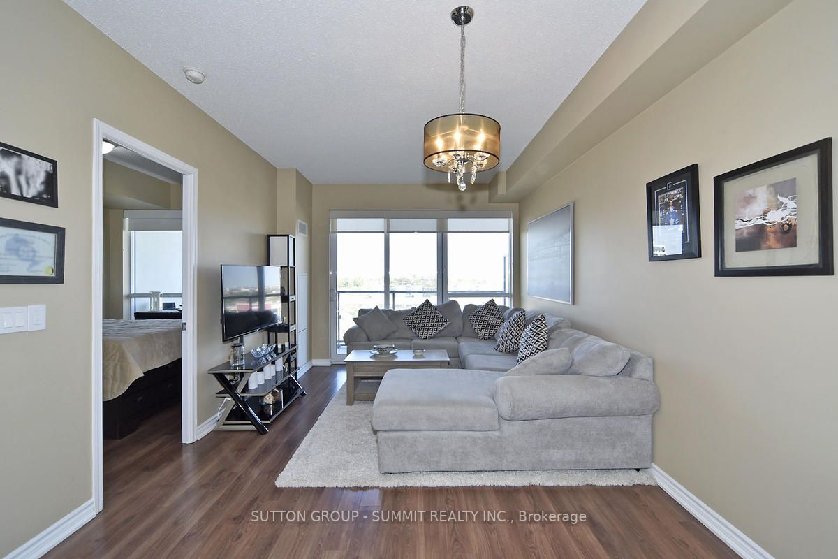 15 James Finlay Way, #809