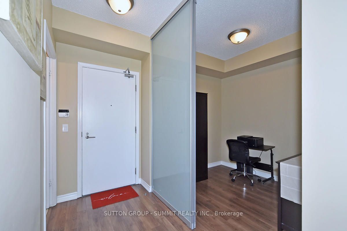 15 James Finlay Way, #809